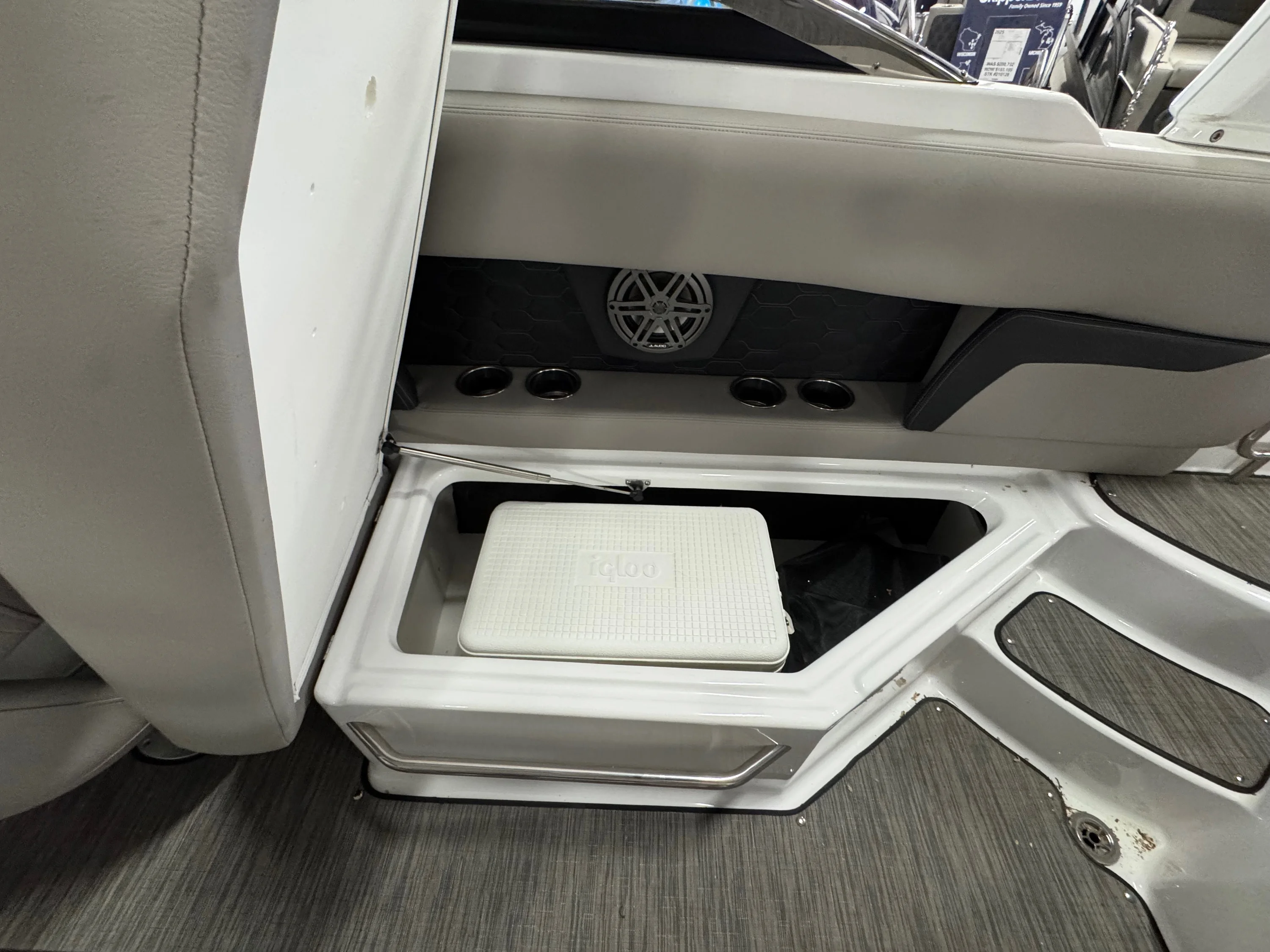 2024 Four Winns HD8 Image Thumbnail #34