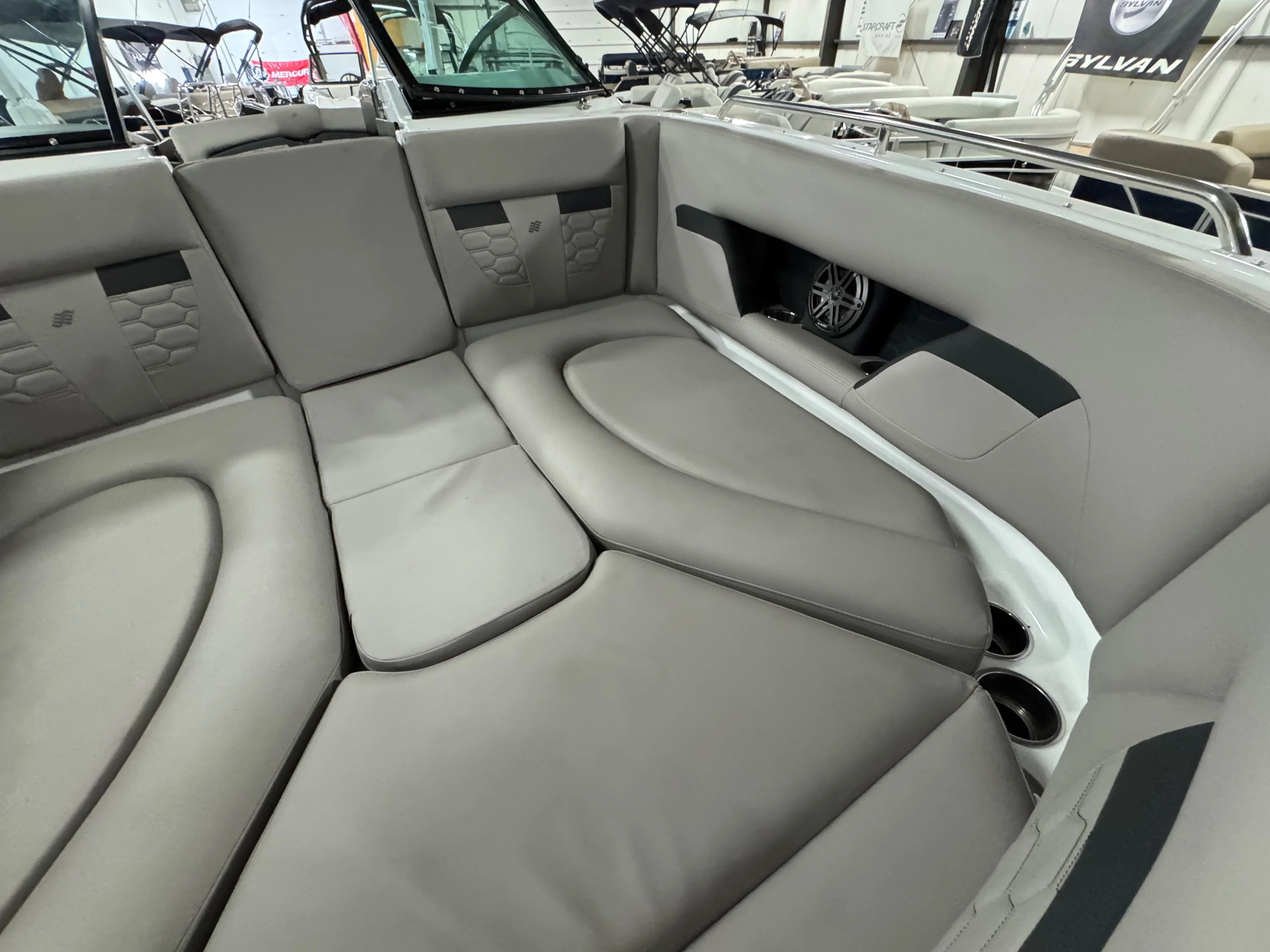 2024 Four Winns HD8 Image Thumbnail #16