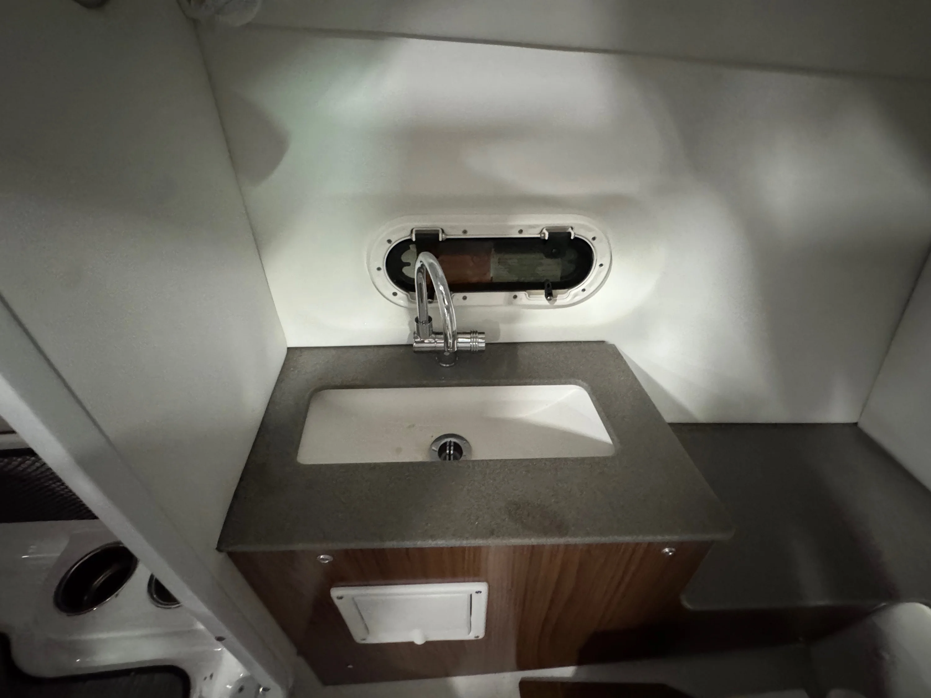 2024 Four Winns HD8 Image Thumbnail #27