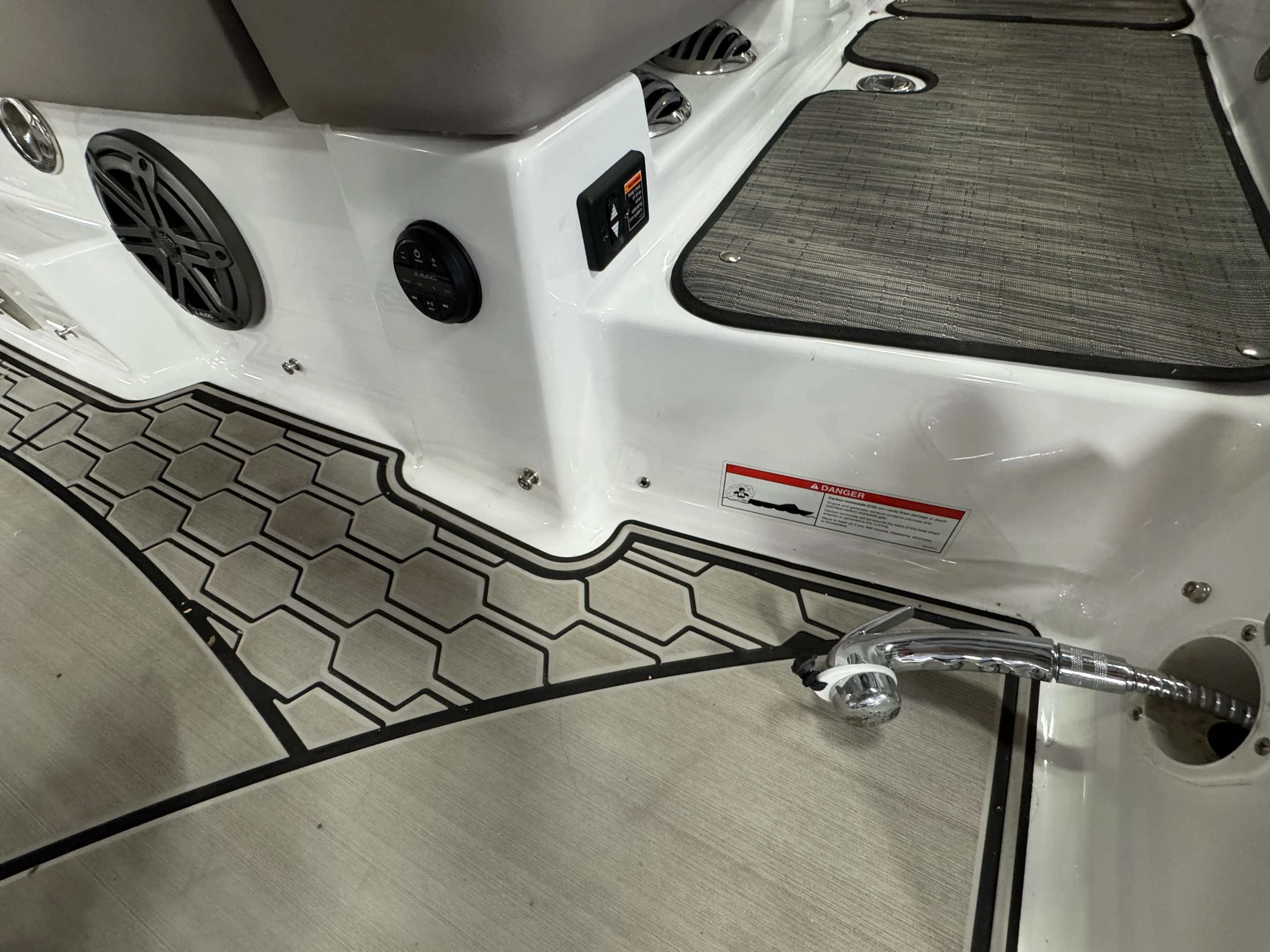 2024 Four Winns HD8 Image Thumbnail #41