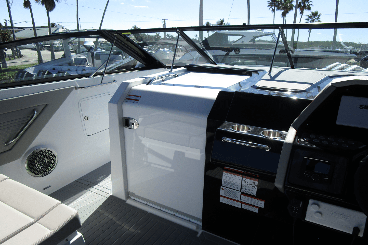 2024 Cruisers Yachts 34 GLS Outboard Image Thumbnail #8