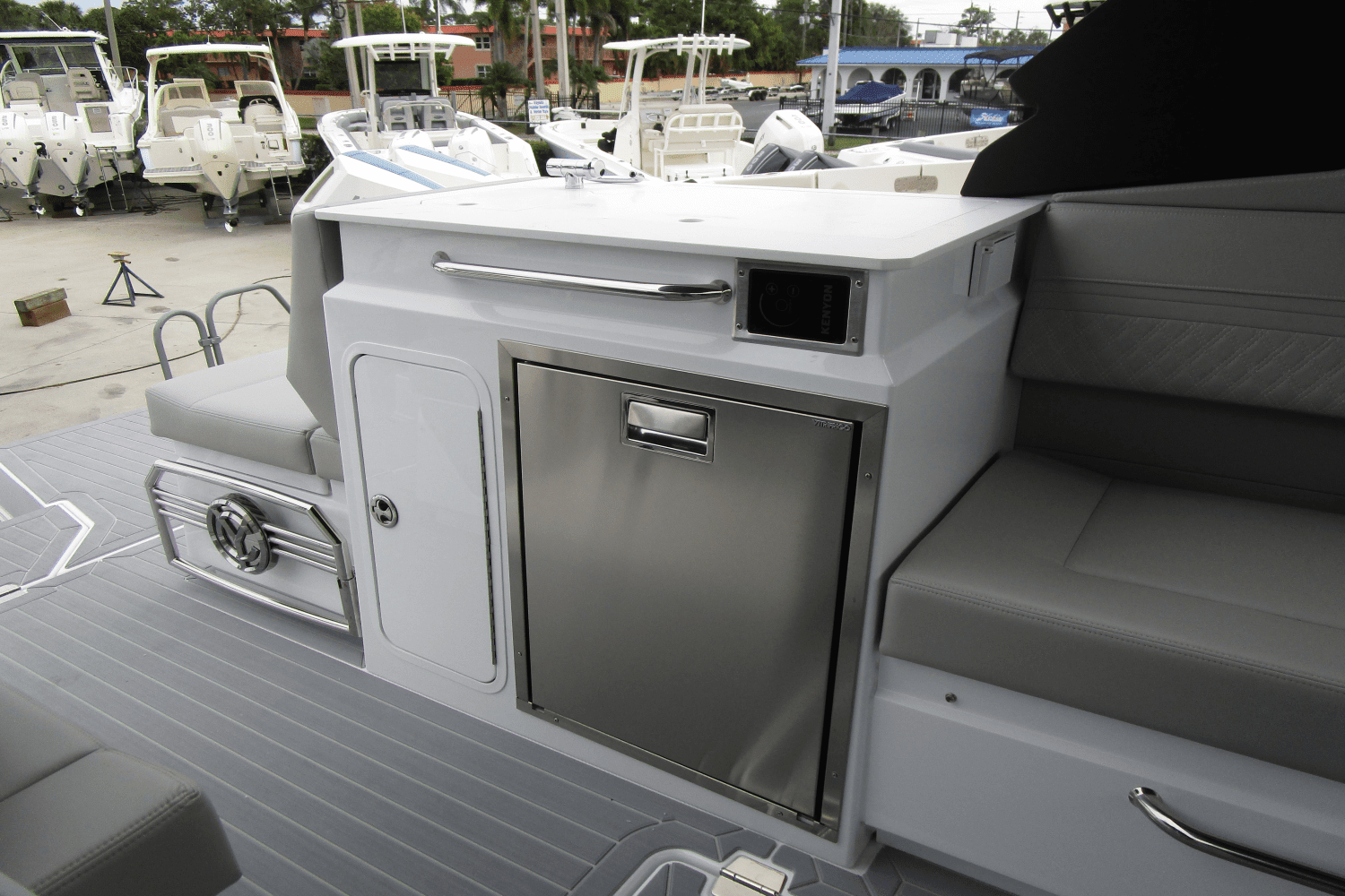 2024 Cruisers Yachts 34 GLS Outboard Image Thumbnail #29