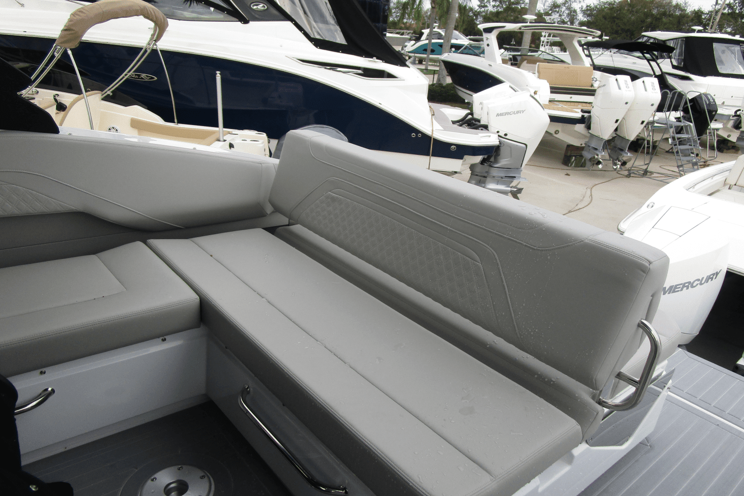 2024 Cruisers Yachts 34 GLS Outboard Image Thumbnail #32