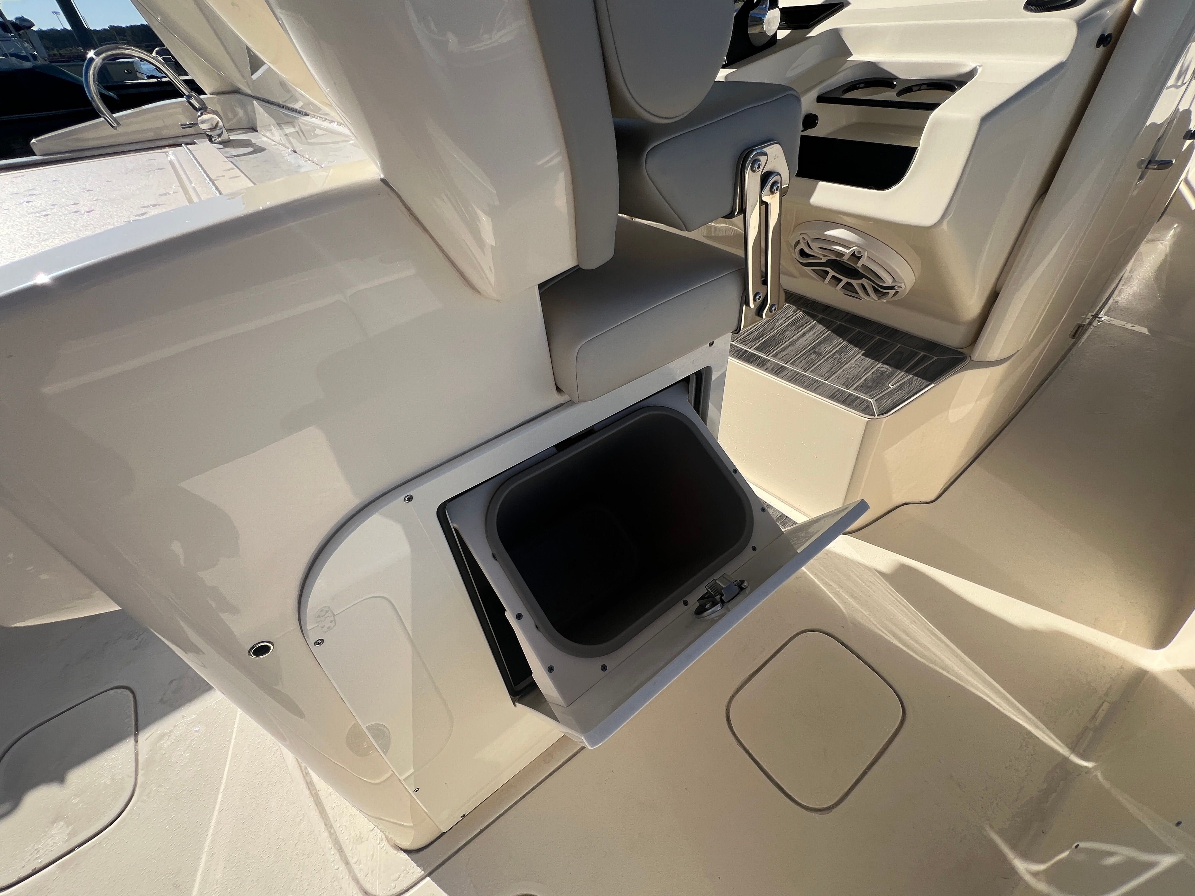 2024 Scout 305LXF Image Thumbnail #17