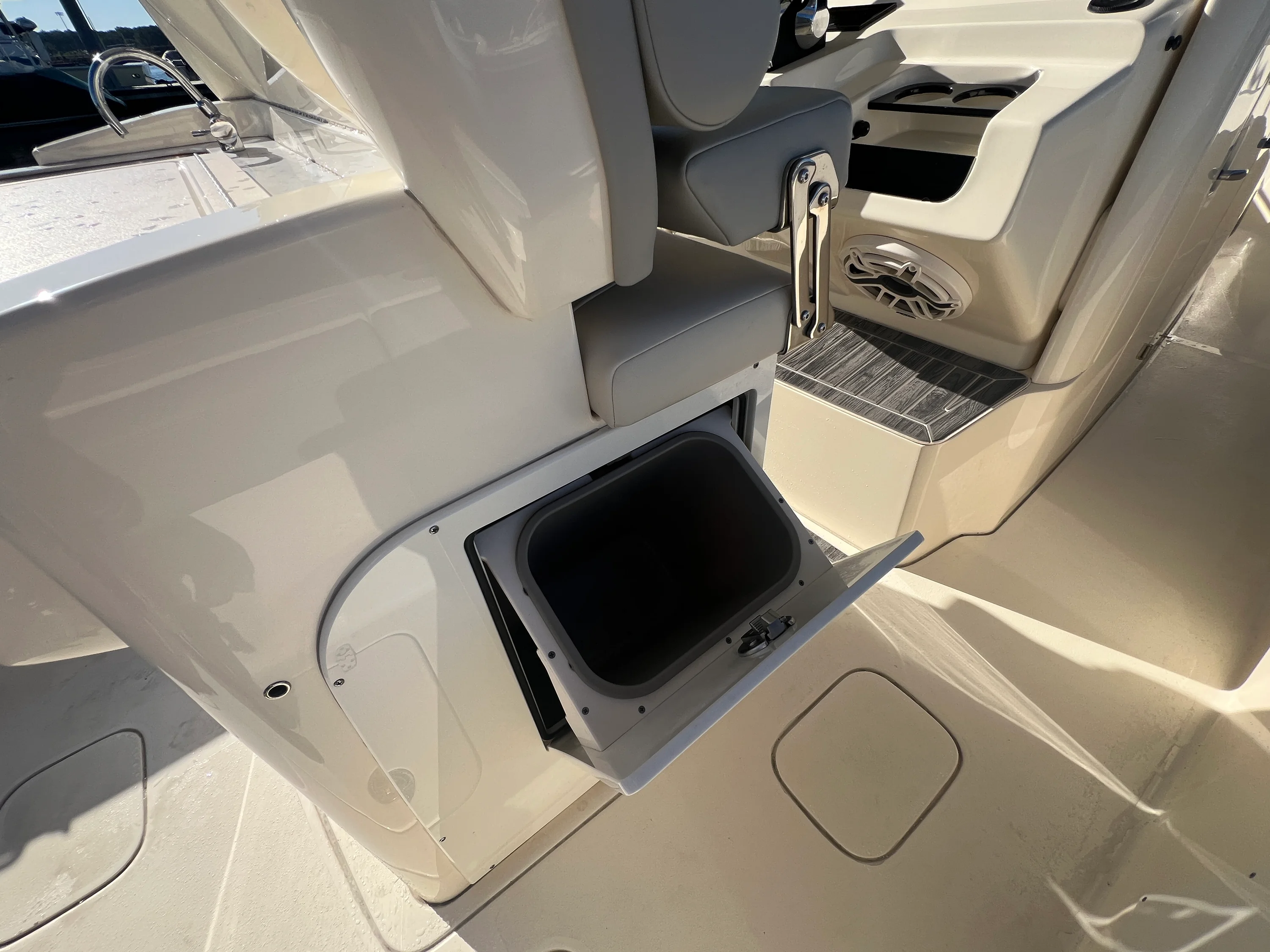 2024 Scout 305LXF Image Thumbnail #17