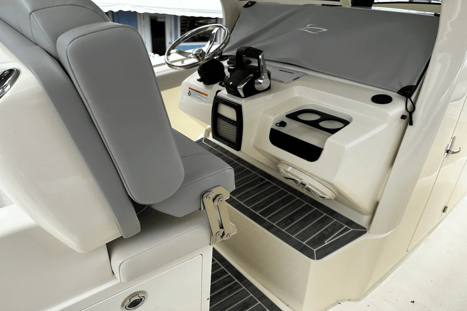 2024 Scout 305LXF Image Thumbnail #17