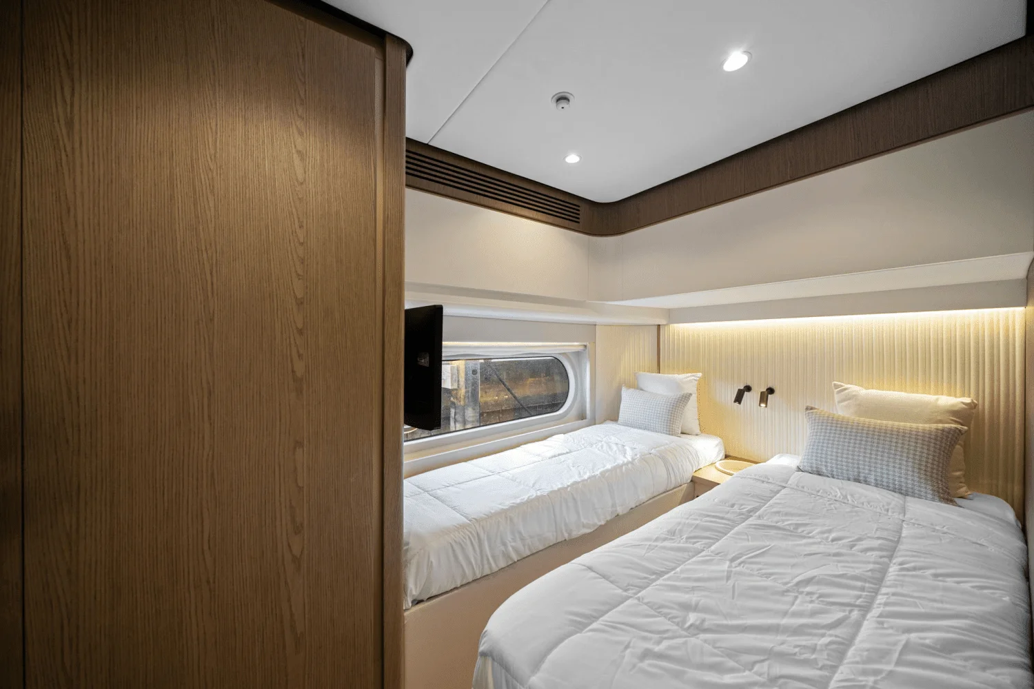 2025 Azimut
                                                             Magellano 60 Image Thumbnail #65