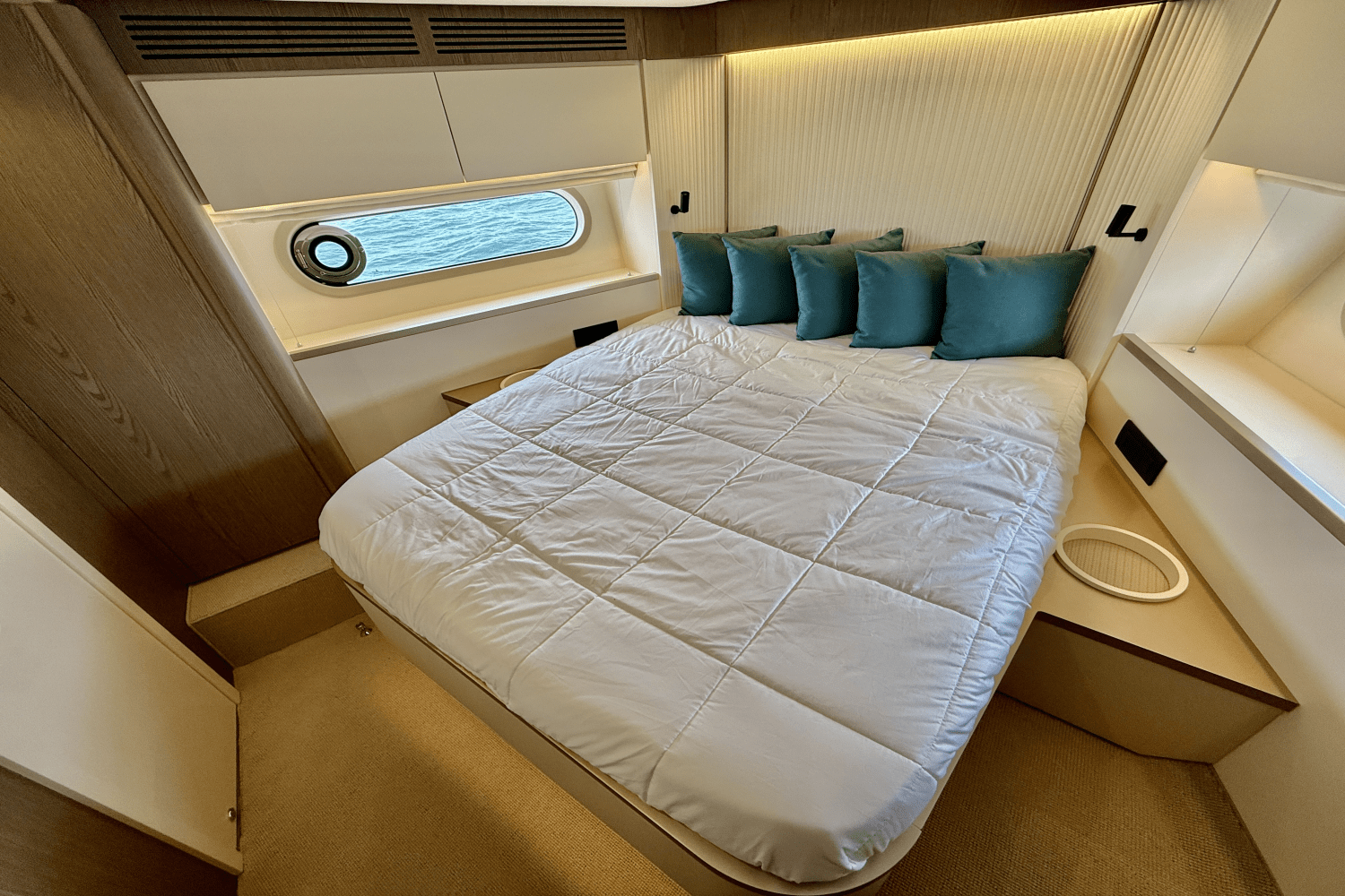 2026 Azimut
                                                             Magellano 60 Image Thumbnail #56
