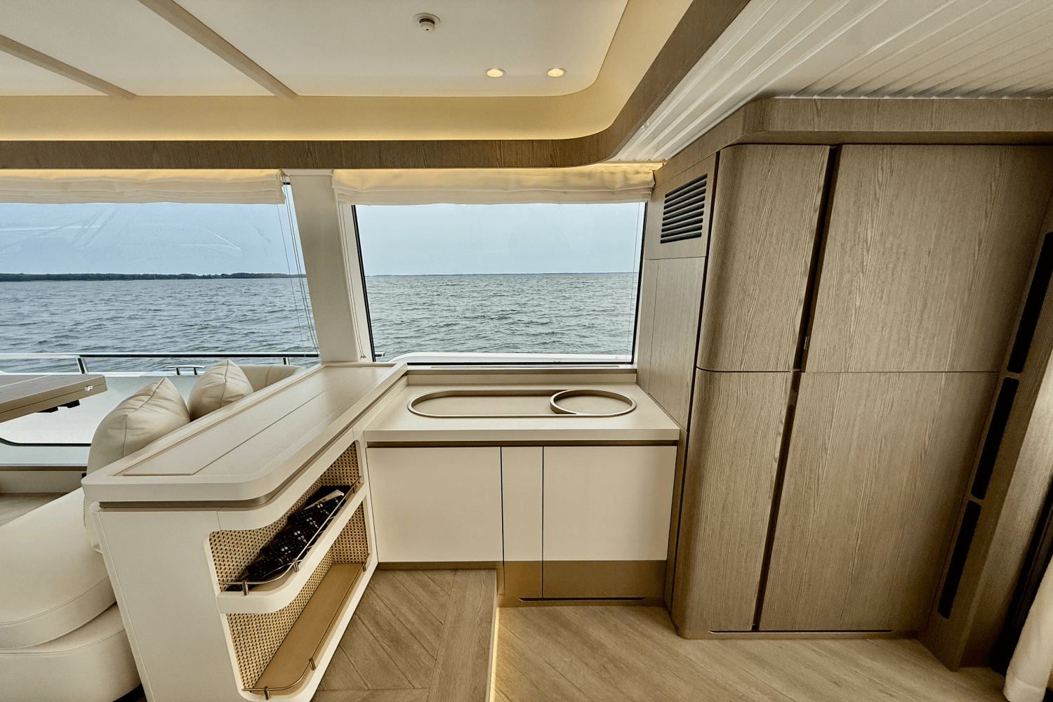 2026 Azimut
                                                             Magellano 60 Image Thumbnail #38