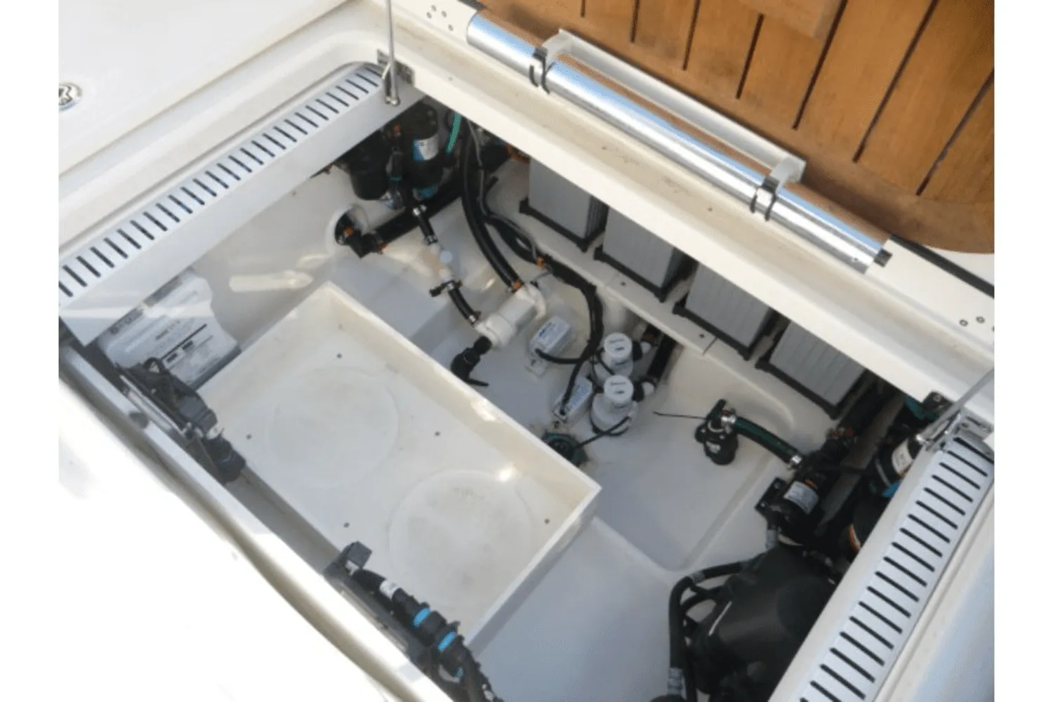 2017 Boston Whaler 330 OUTRAGE Image Thumbnail #5