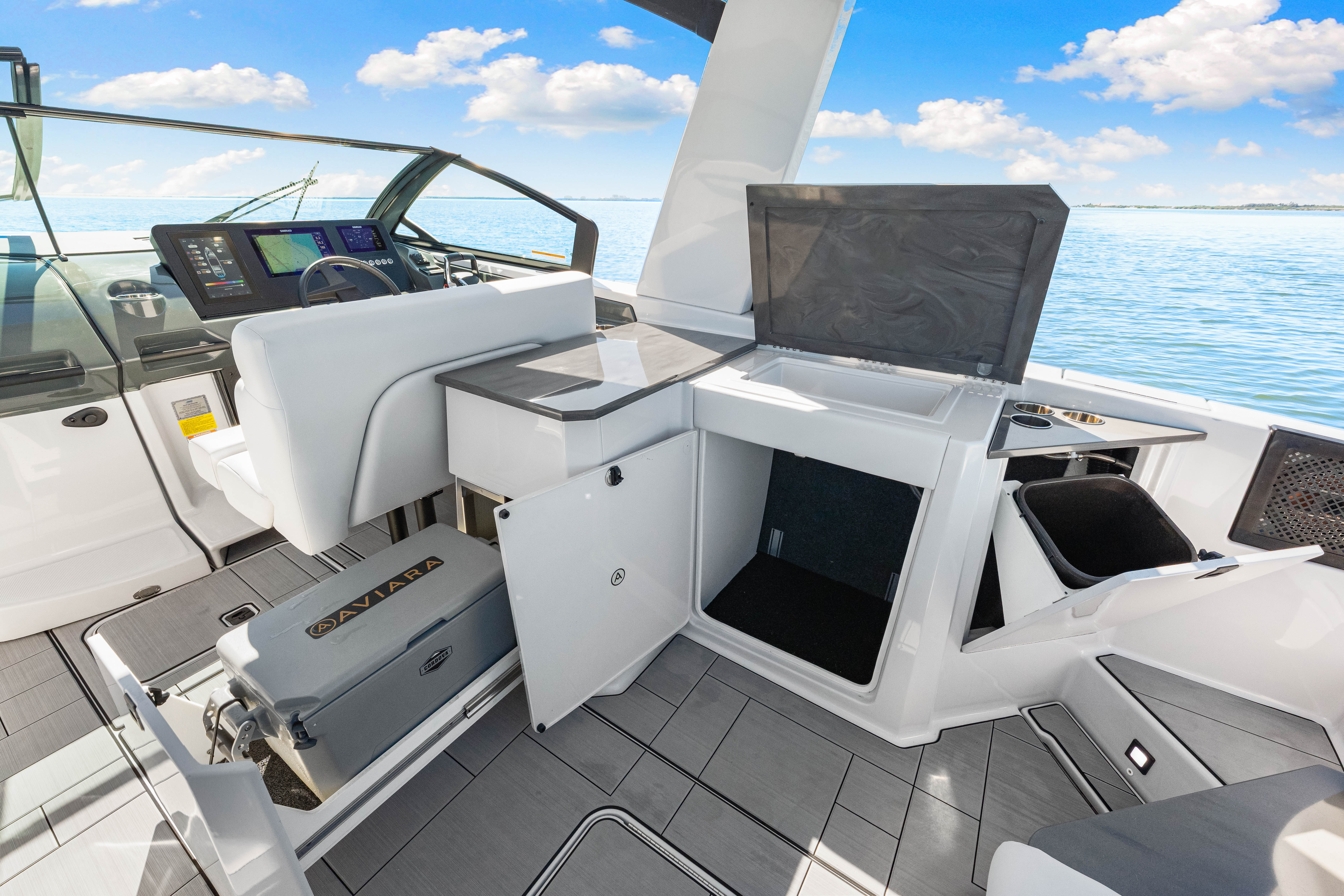 2024 Aviara AV32 Outboard Image Thumbnail #47