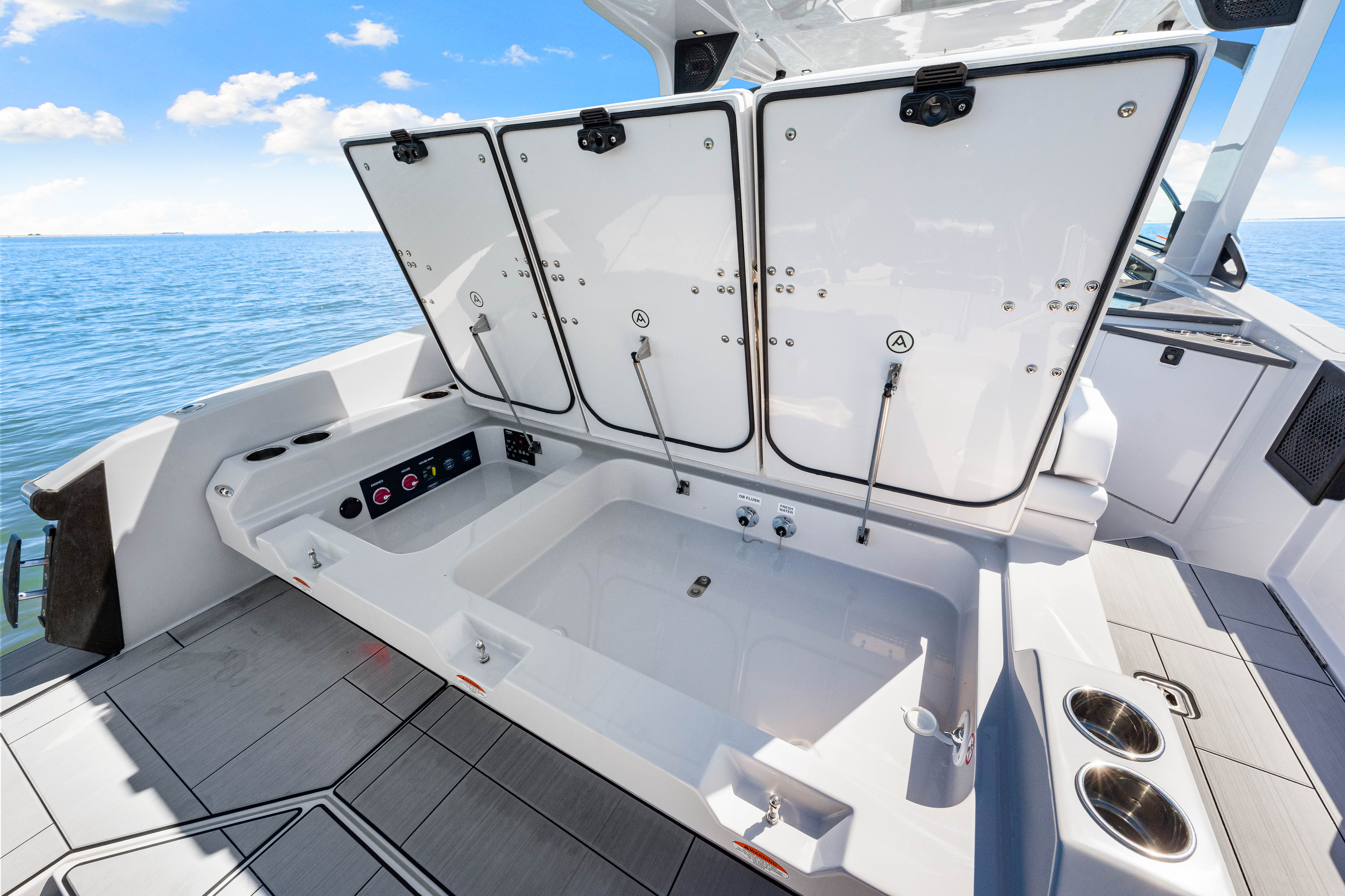 2024 Aviara AV32 Outboard Image Thumbnail #43