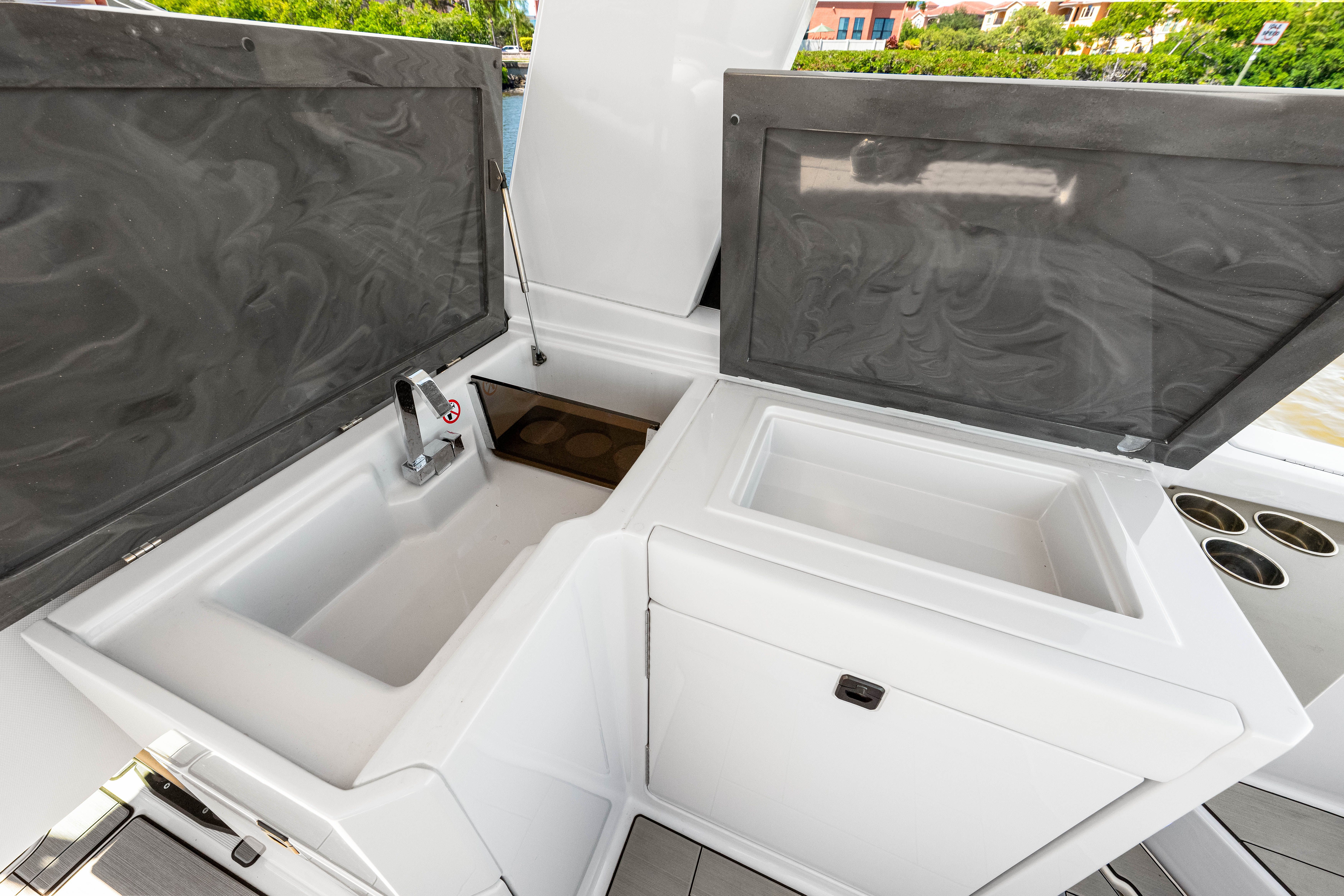 2024 Aviara AV32 Outboard Image Thumbnail #48