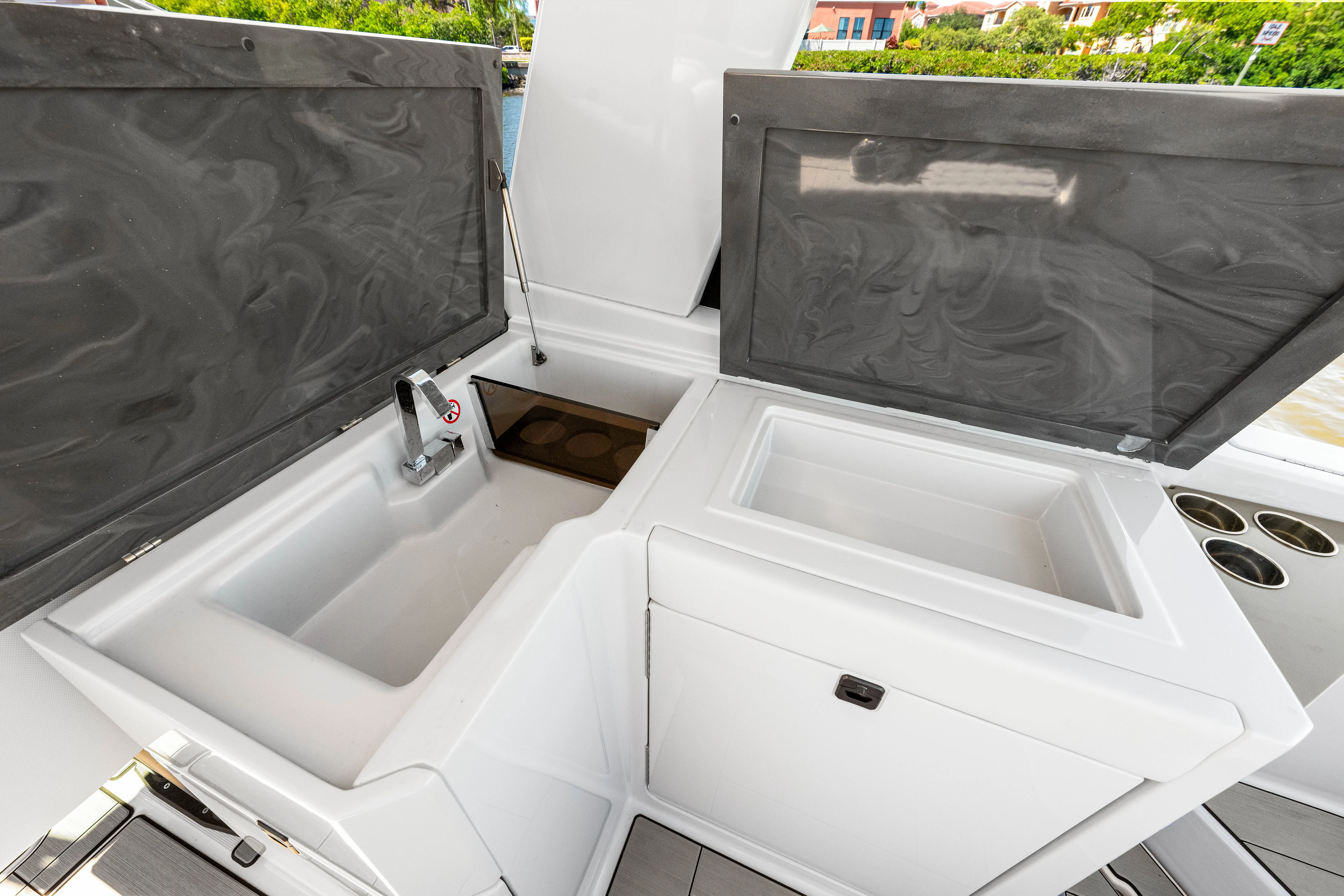 2024 Aviara AV32 Outboard Image Thumbnail #48