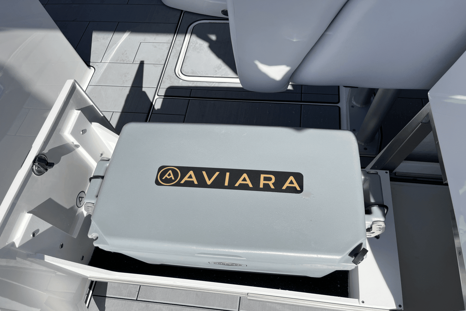 2024 Aviara
                                                             AV32 Outboard Image Thumbnail #12