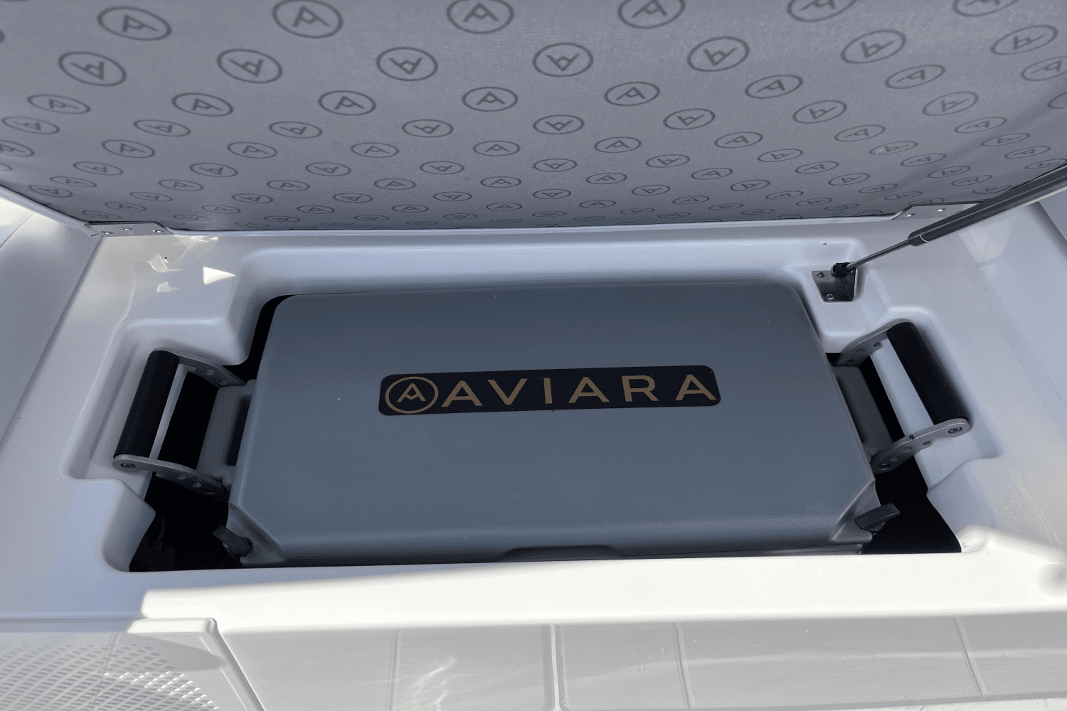2024 Aviara
                                                             AV32 Outboard Image Thumbnail #13