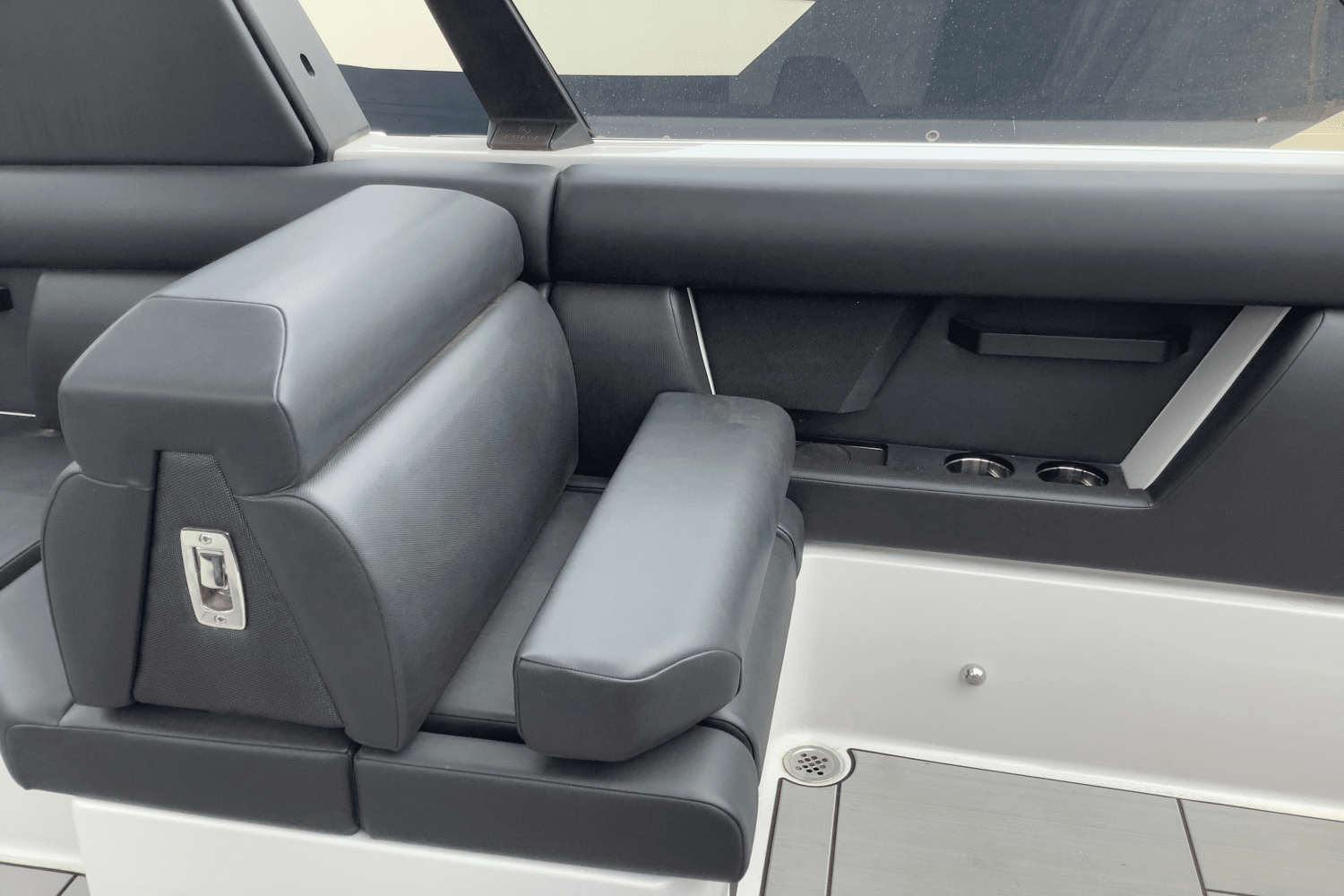 2024 Aviara AV28 Surf Image Thumbnail #17