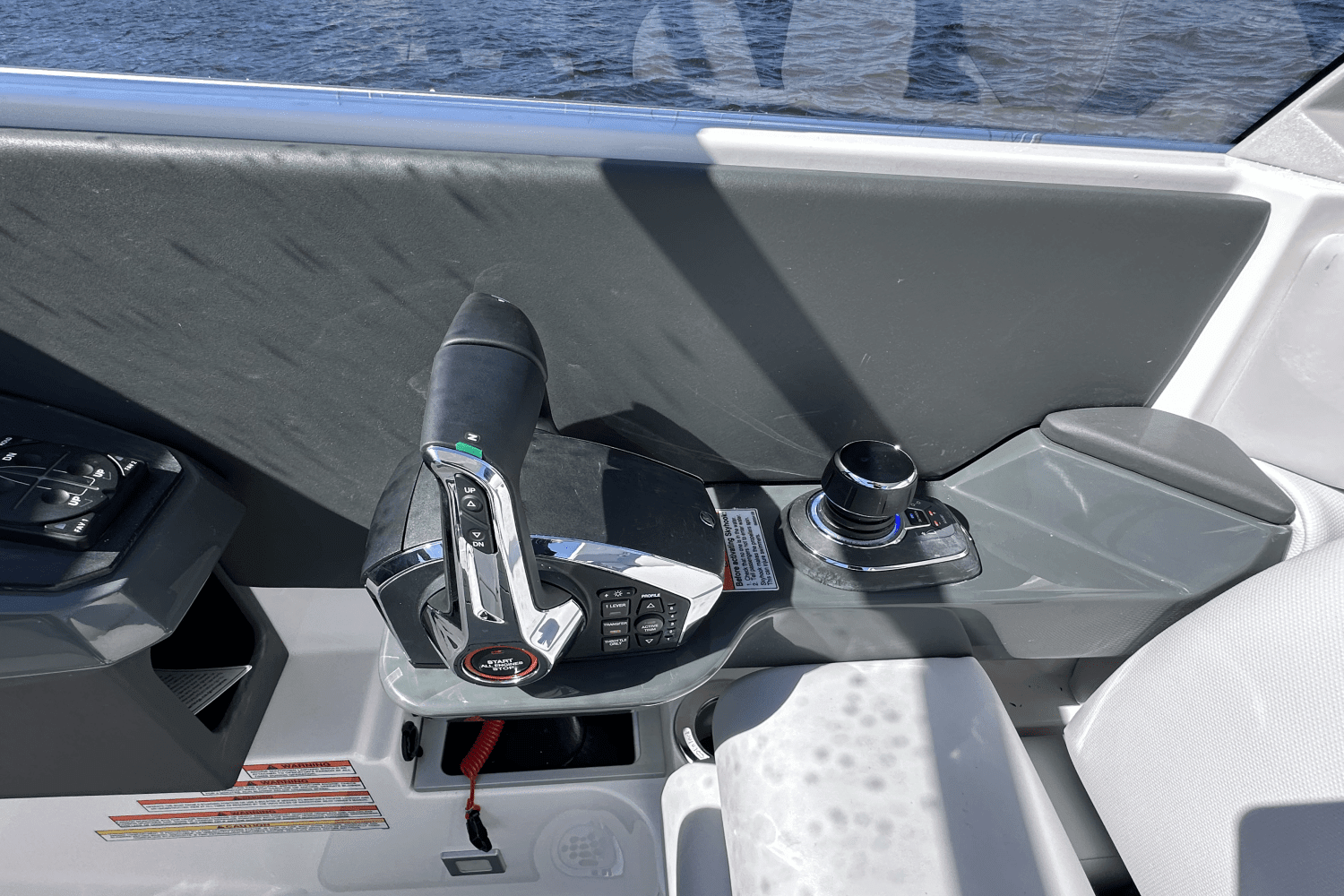 2024 Aviara AV28 Outboard Image Thumbnail #18