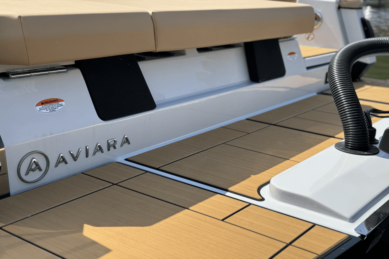 2024 Aviara
                                                             AV28 Outboard Image Thumbnail #16