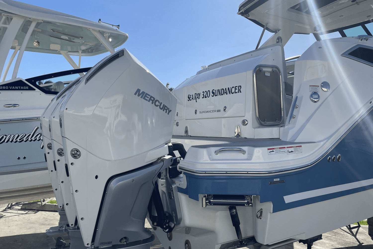 2024 Sea Ray Sundancer 320 Outboard Image Thumbnail #4