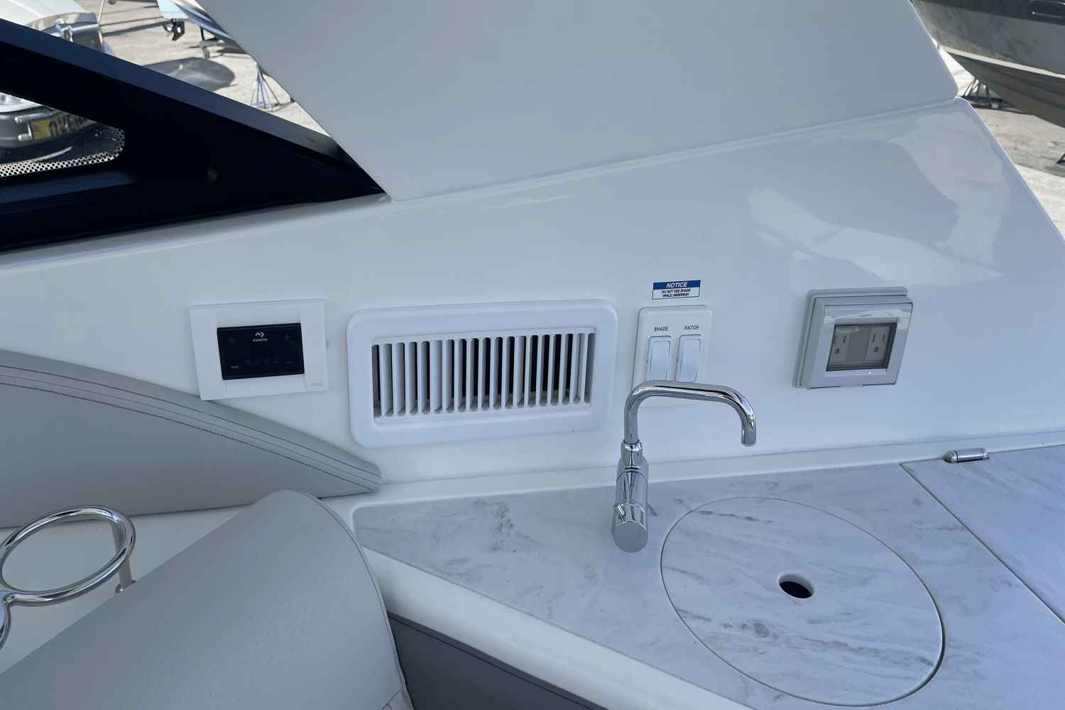 2024 Sea Ray Sundancer 320 Outboard Image Thumbnail #15