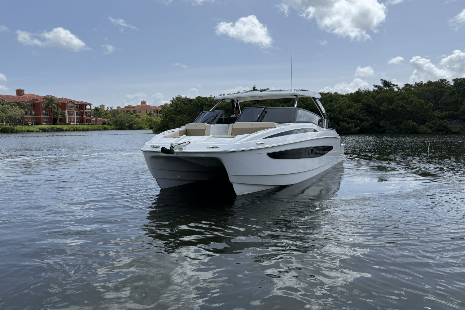 2025 Aquila 32 Image Thumbnail #3