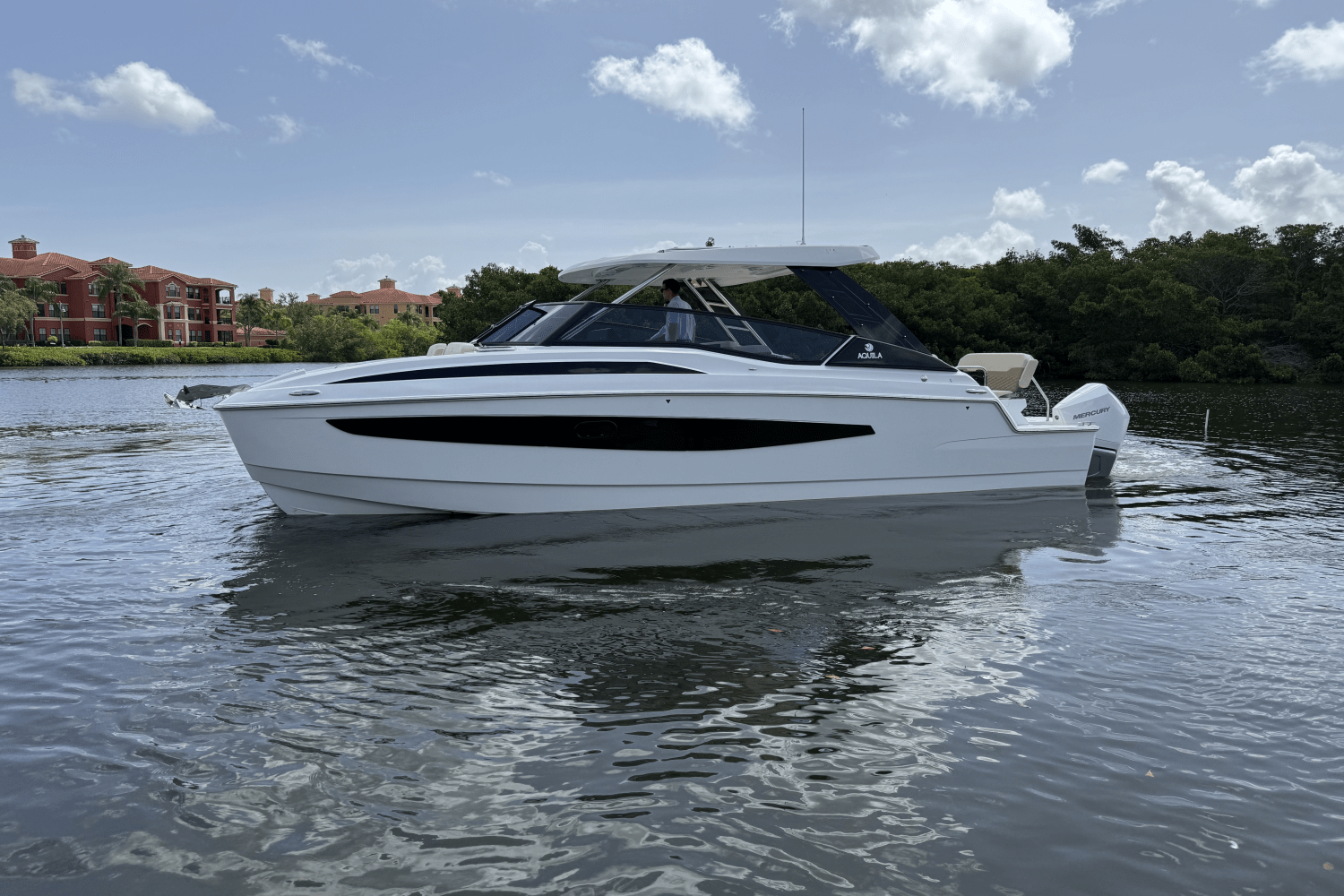 2025 Aquila 32 Image Thumbnail #1