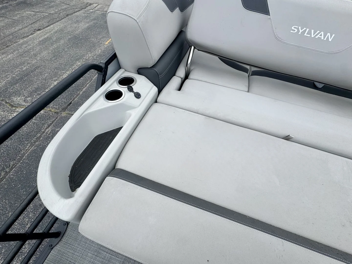 2024 Sylvan L5 Image Thumbnail #3