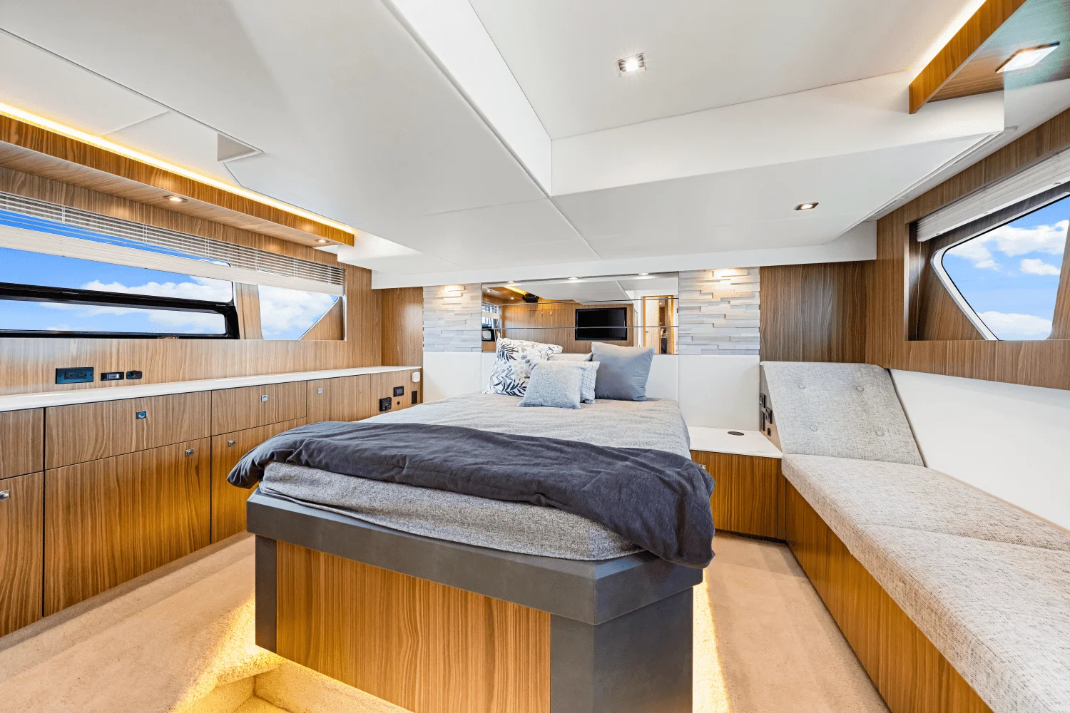 2024 Cruisers Yachts 50 Cantius Image Thumbnail #29