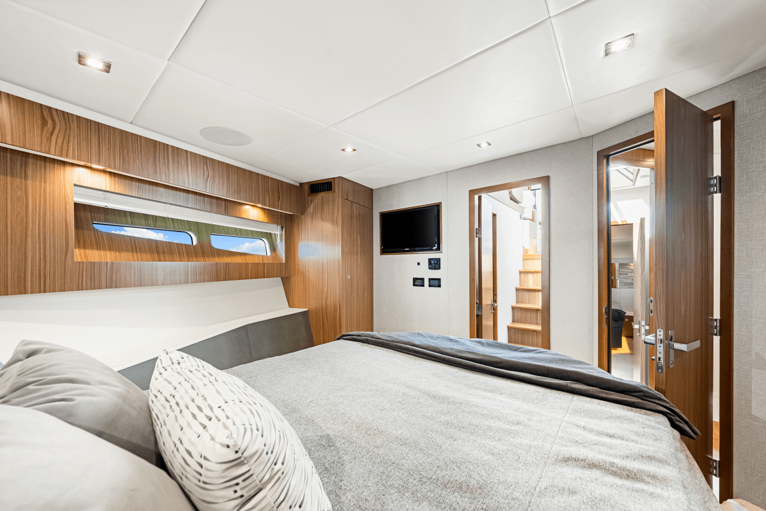 2024 Cruisers Yachts 50 Cantius Image Thumbnail #35