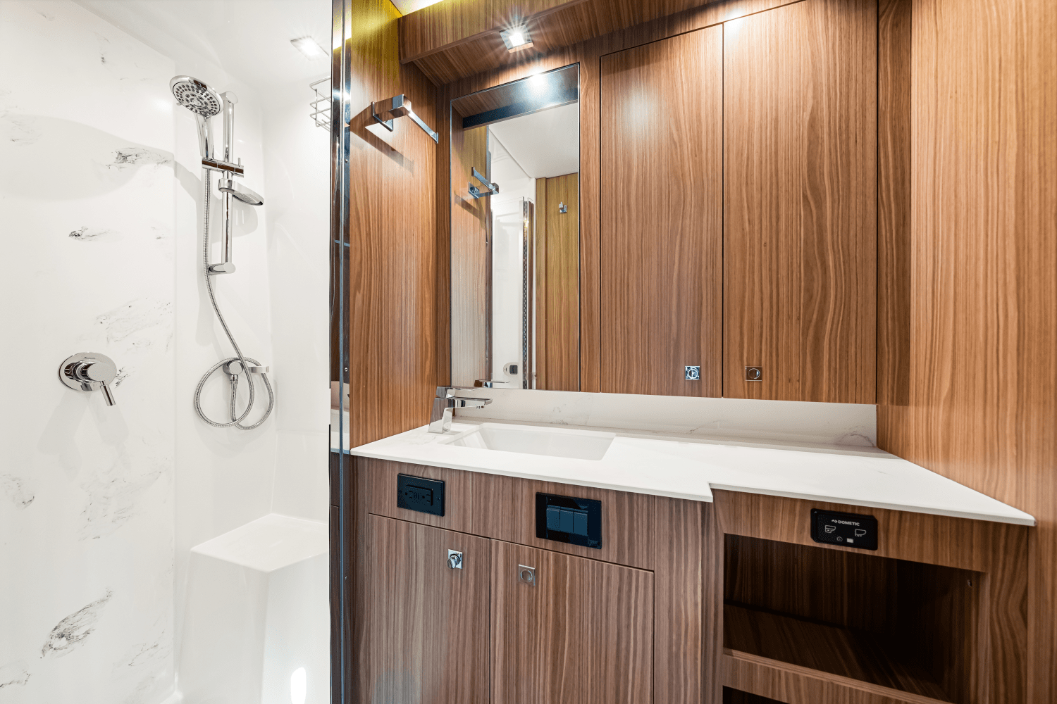 2024 Cruisers Yachts 50 Cantius Image Thumbnail #33