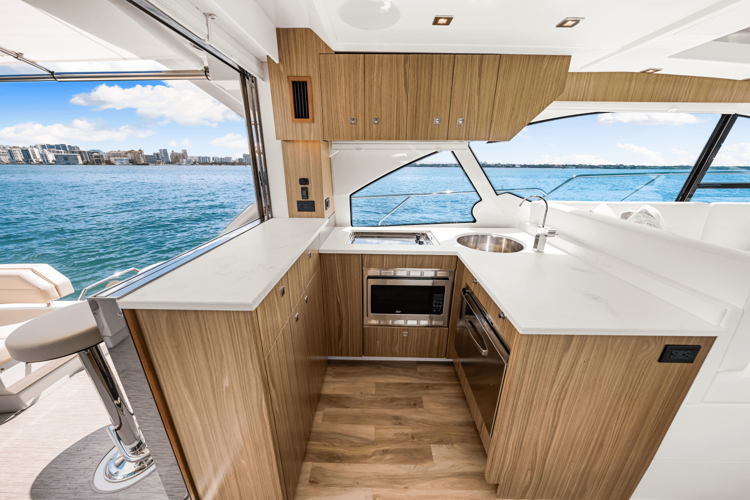 2024 Cruisers Yachts 50 Cantius Image Thumbnail #21