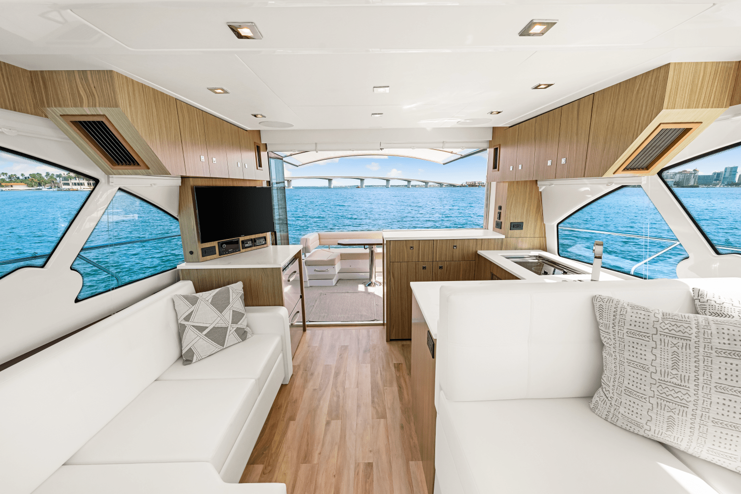 2024 Cruisers Yachts 50 Cantius Image Thumbnail #23