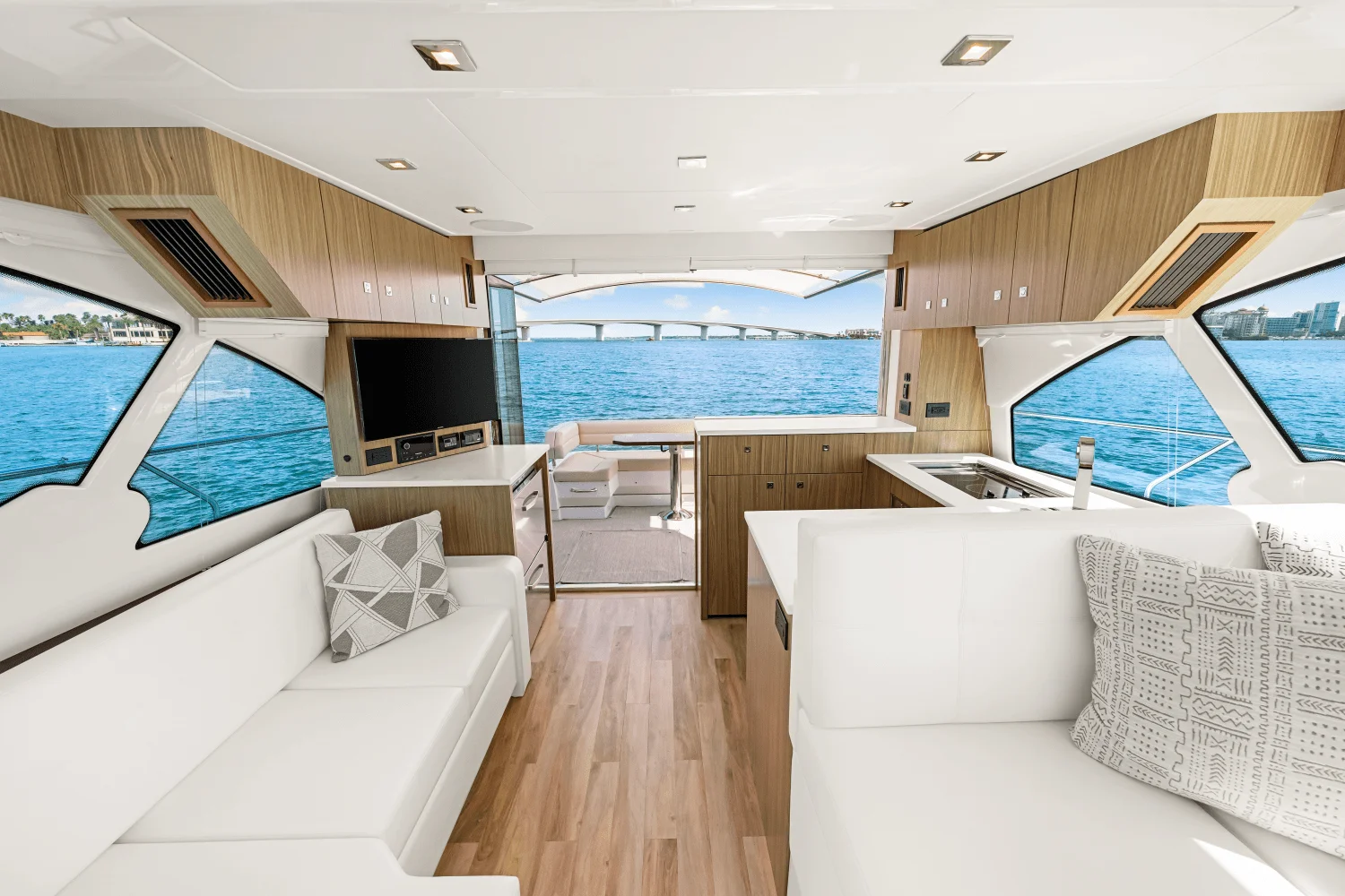 2024 Cruisers Yachts 50 Cantius Image Thumbnail #23