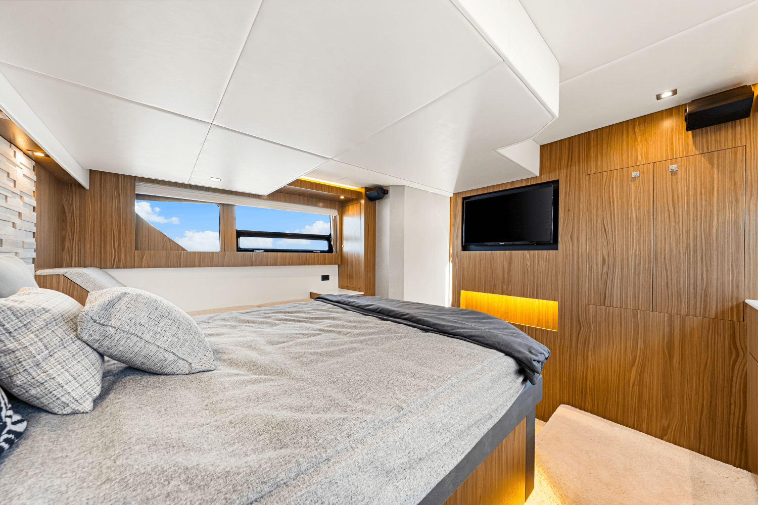 2024 Cruisers Yachts 50 Cantius Image Thumbnail #31