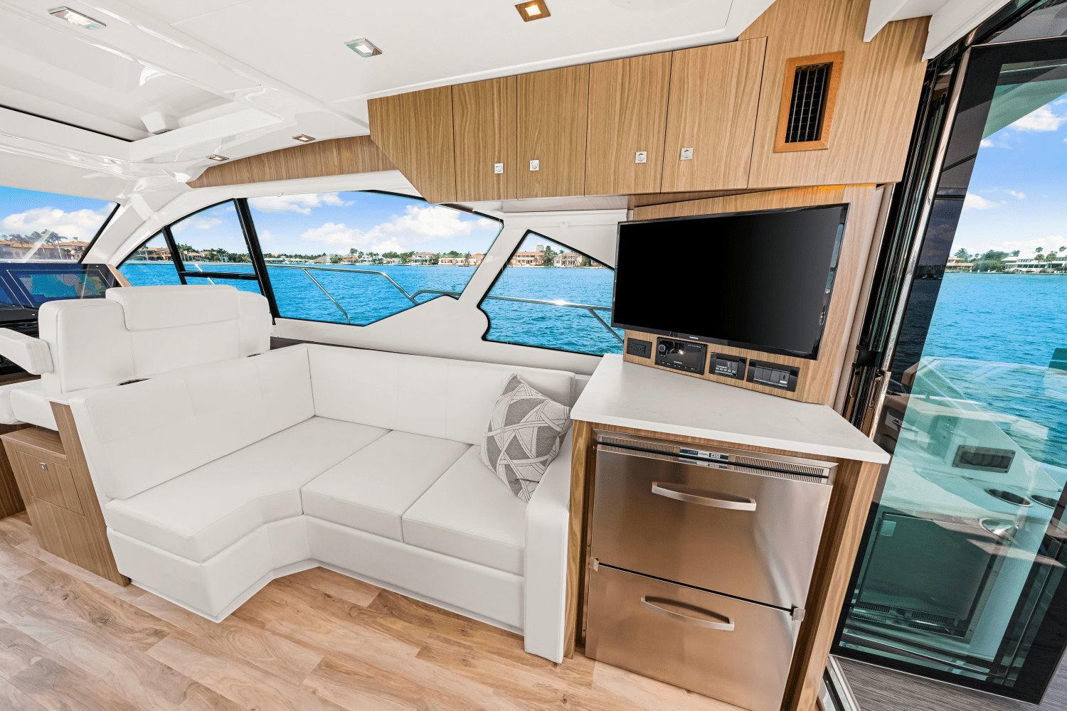 2024 Cruisers Yachts 50 Cantius Image Thumbnail #22