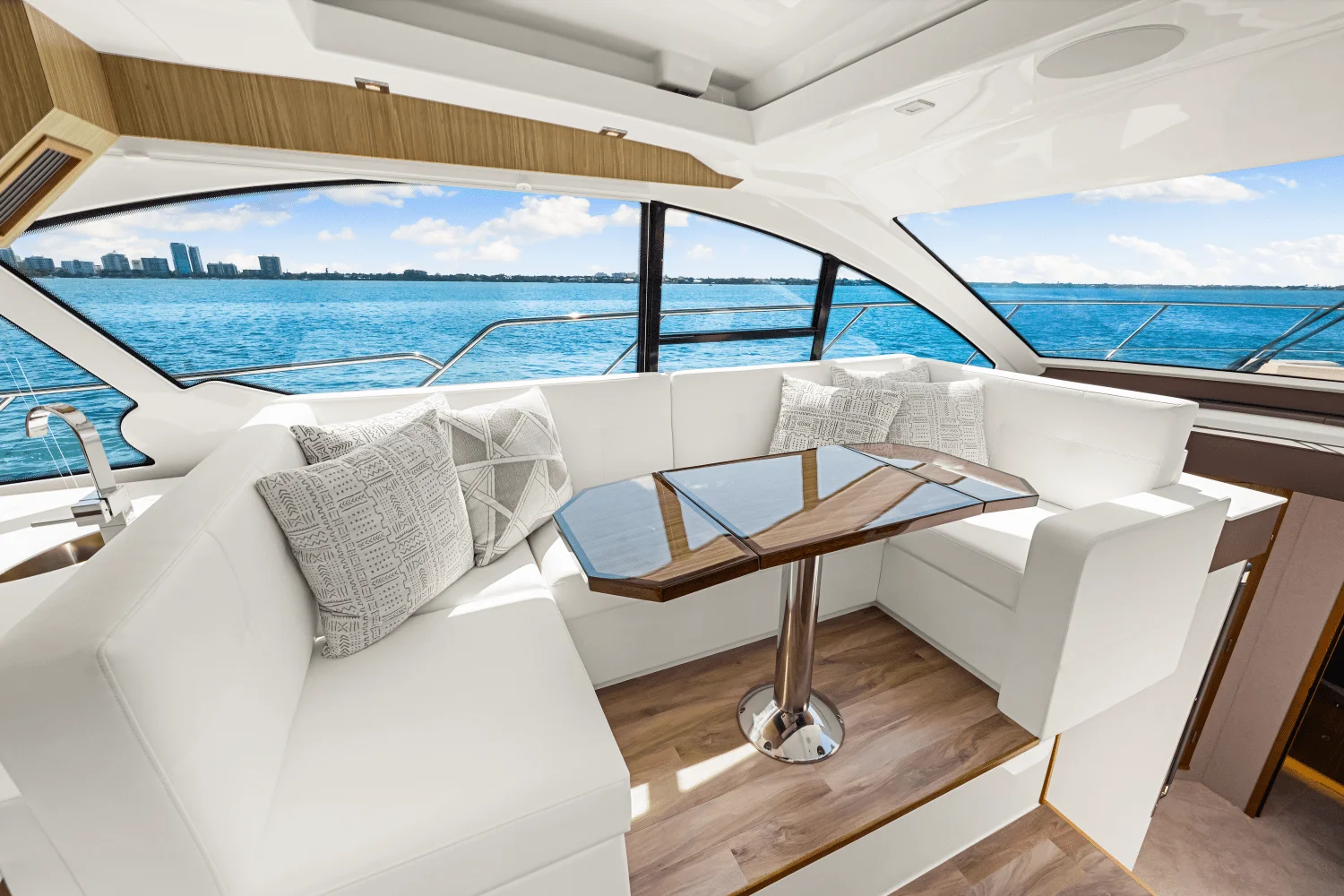 2024 Cruisers Yachts 50 Cantius Image Thumbnail #25