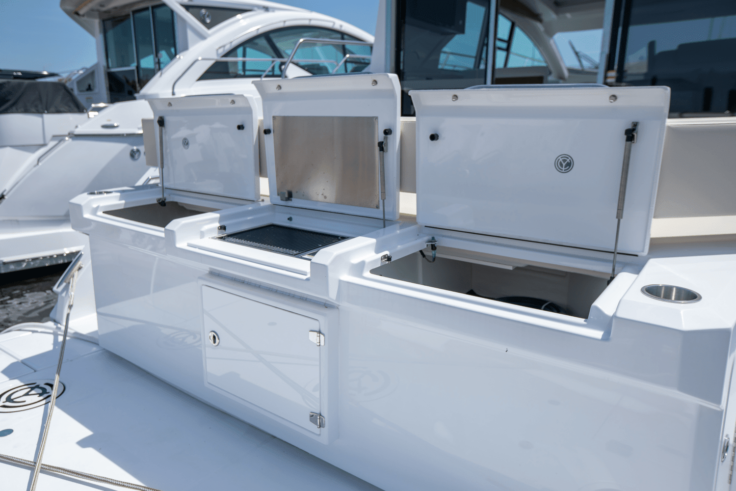 Thumbnail 4 for 2024 Cruisers Yachts 42 Cantius