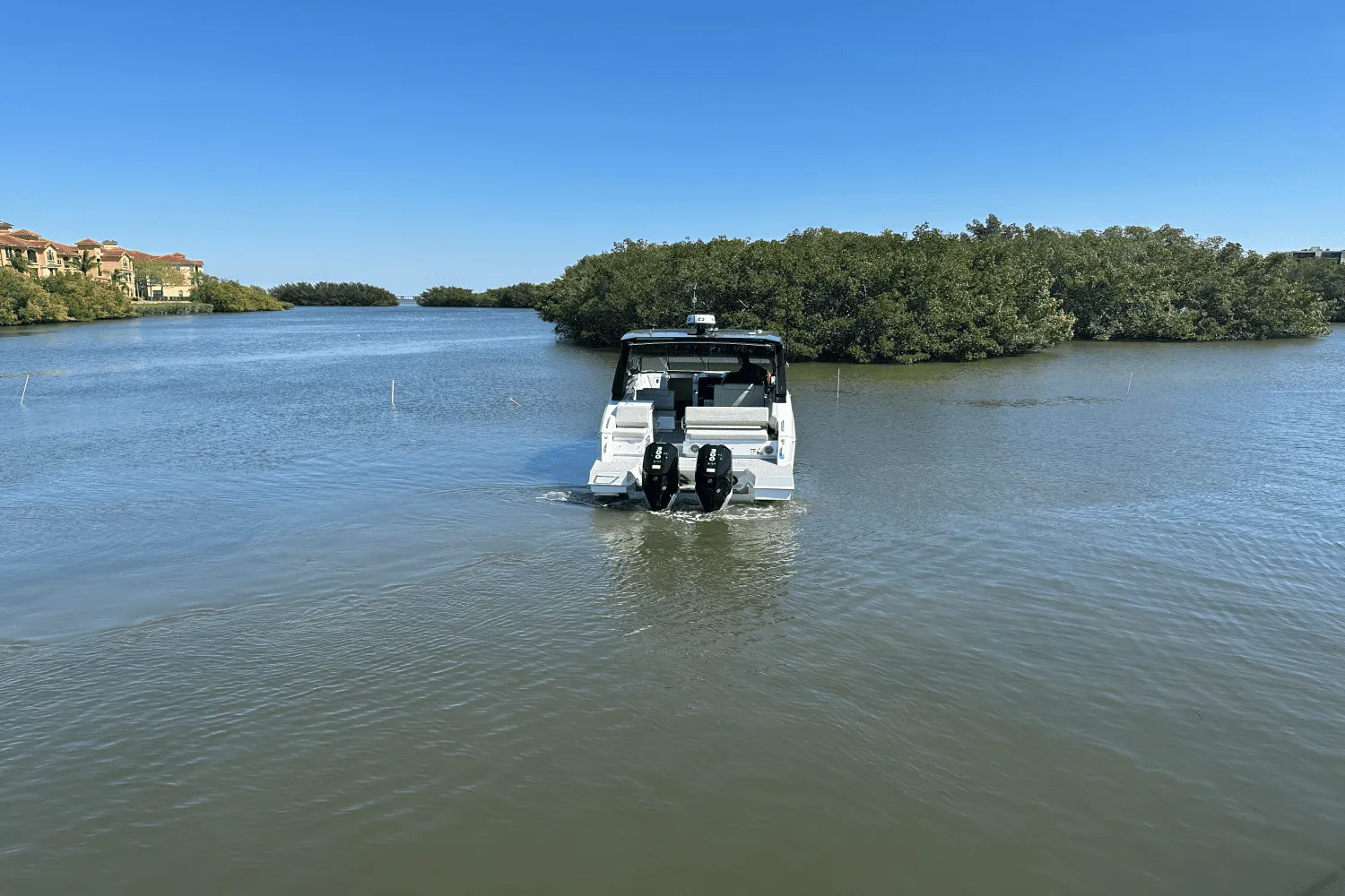 2024 Cruisers Yachts 34 GLS Outboard Image Thumbnail #4