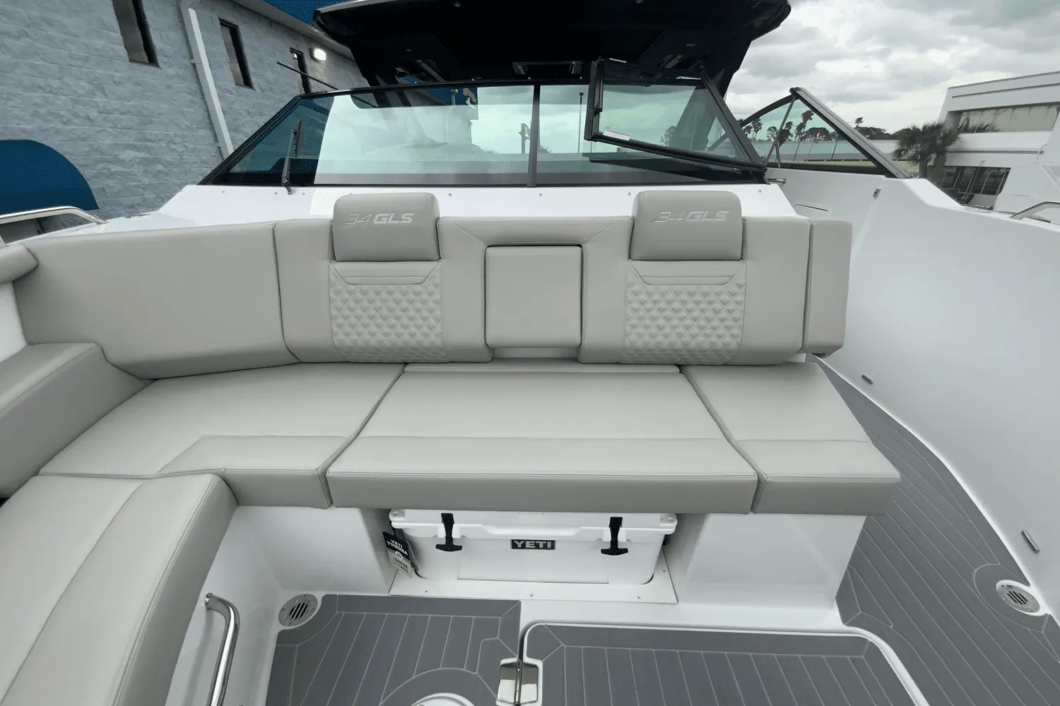 2024 Cruisers Yachts 34 GLS Outboard Image Thumbnail #28