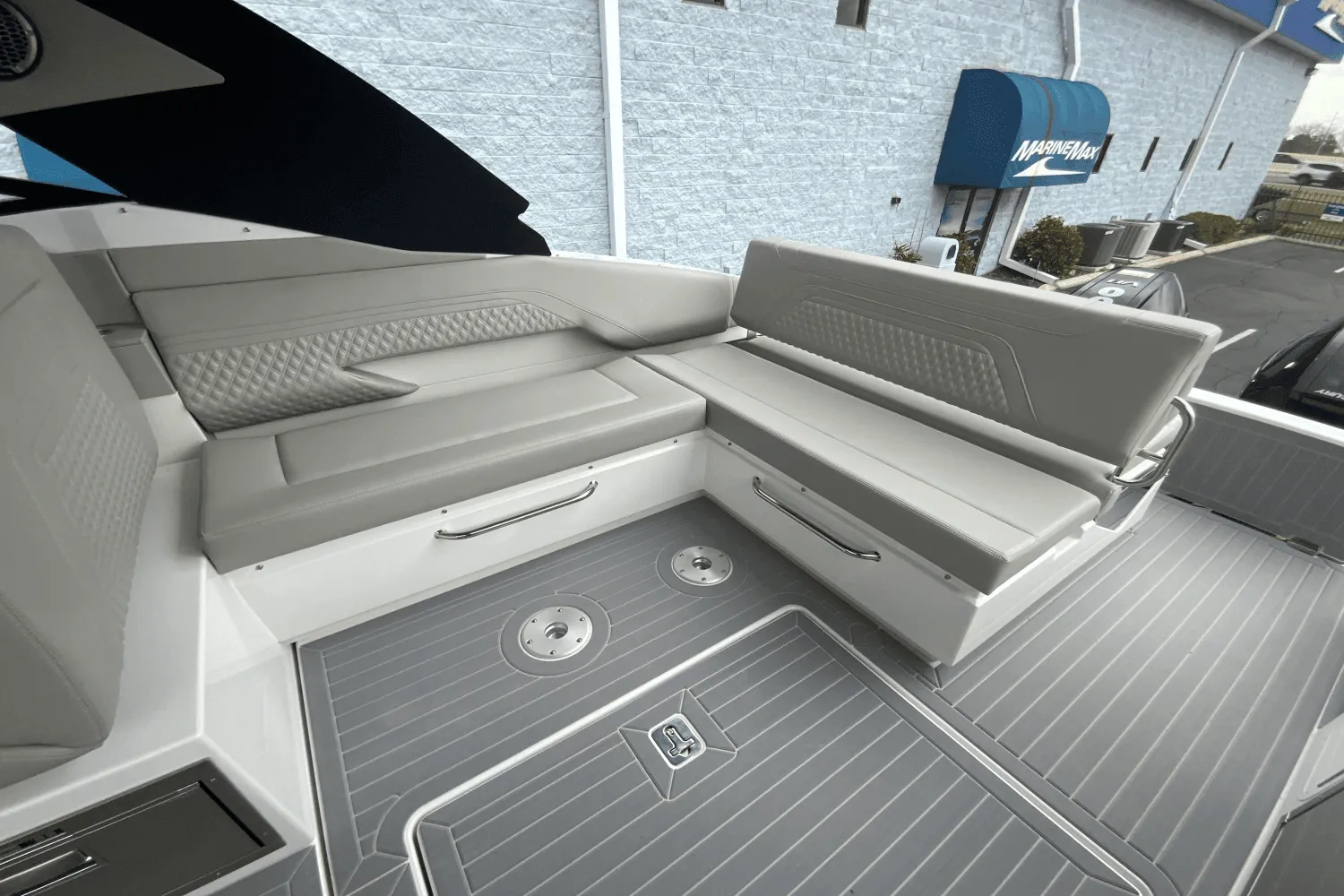 2024 Cruisers Yachts 34 GLS Outboard Image Thumbnail #15