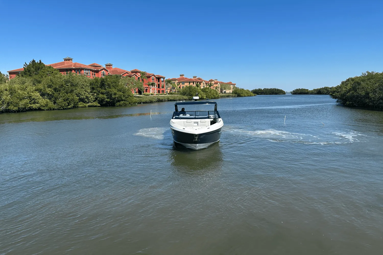 2024 Cruisers Yachts 34 GLS Outboard Image Thumbnail #11