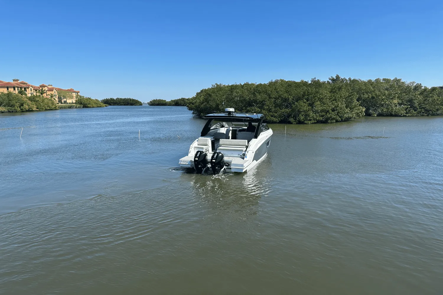 2024 Cruisers Yachts 34 GLS Outboard Image Thumbnail #3