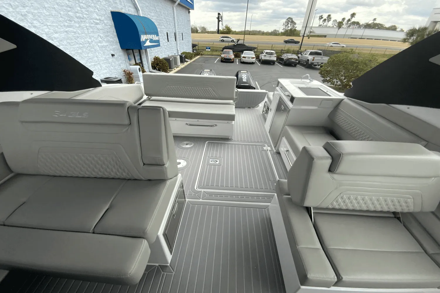 2024 Cruisers Yachts 34 GLS Outboard Image Thumbnail #22