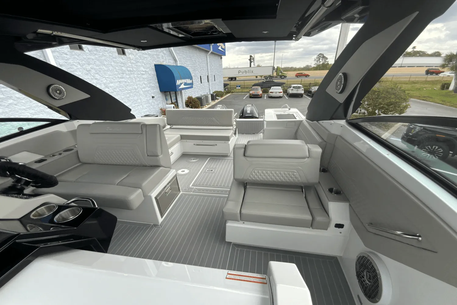 2024 Cruisers Yachts 34 GLS Outboard Image Thumbnail #21