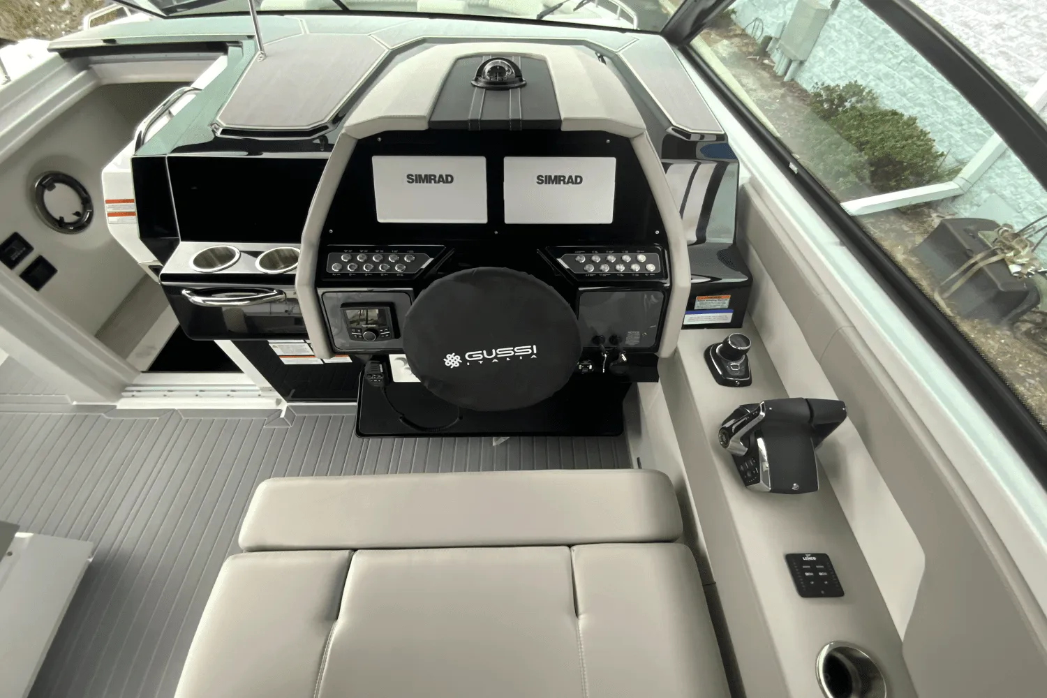 2024 Cruisers Yachts 34 GLS Outboard Image Thumbnail #23