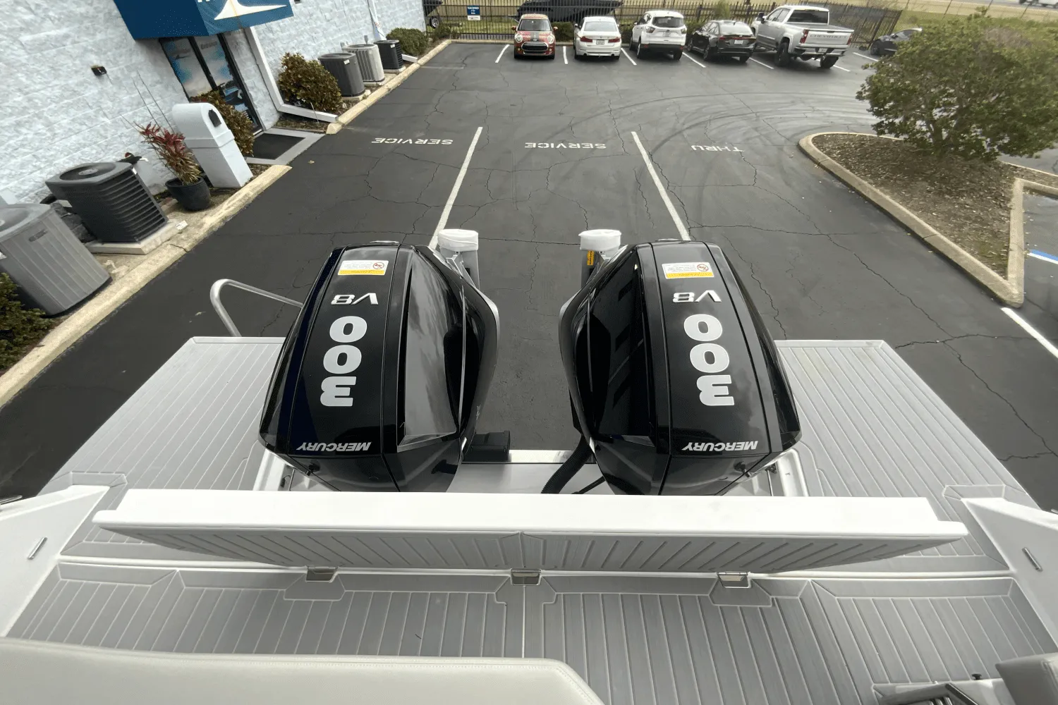 2024 Cruisers Yachts 34 GLS Outboard Image Thumbnail #19