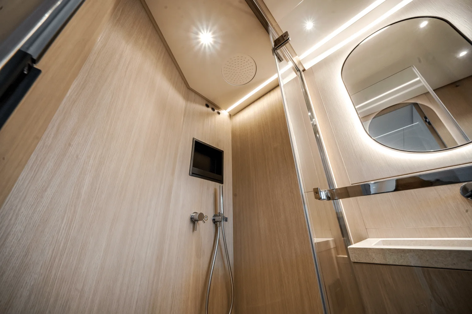 2025 Azimut Seadeck 6 Image Thumbnail #46