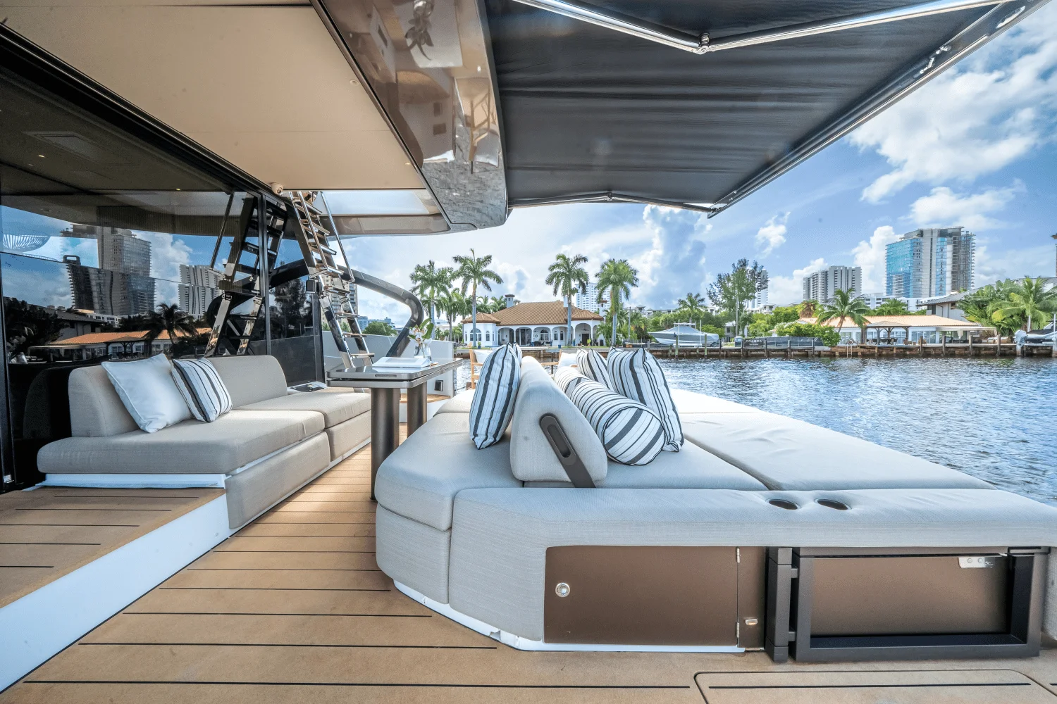 2025 Azimut Seadeck 6 Image Thumbnail #20