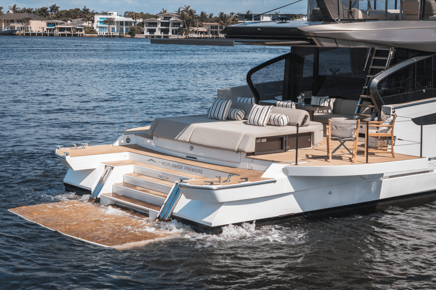2025 Azimut Seadeck 6 Image Thumbnail #12